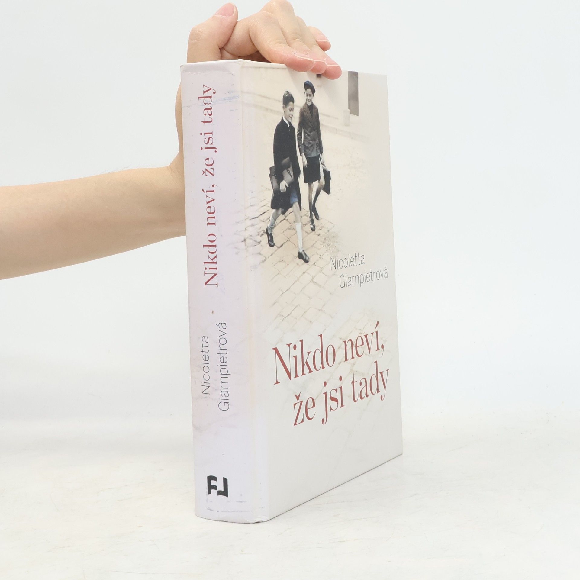 Nicoletta Giampietro Nikdo neví, že jsi tady