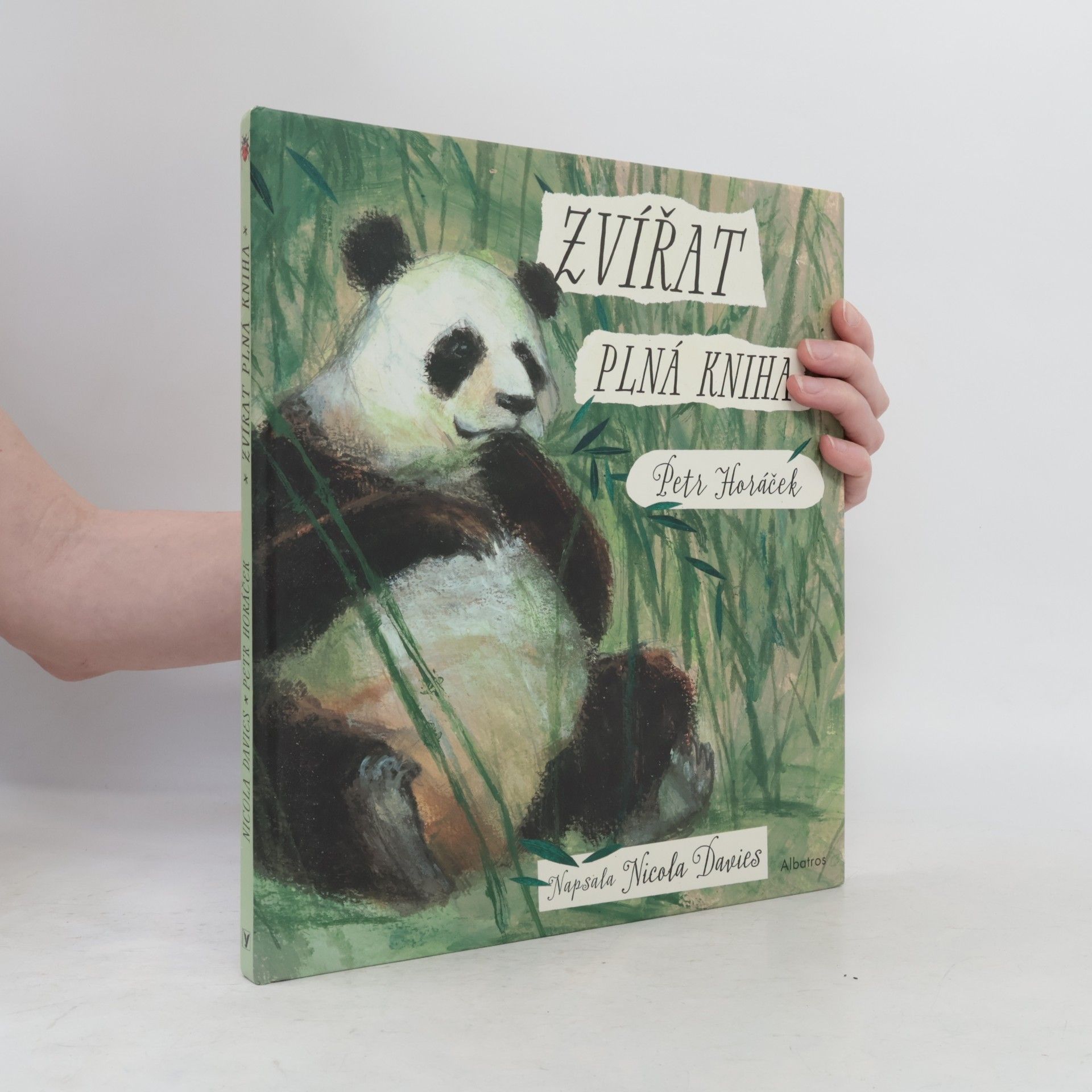 Zvířat plná kniha