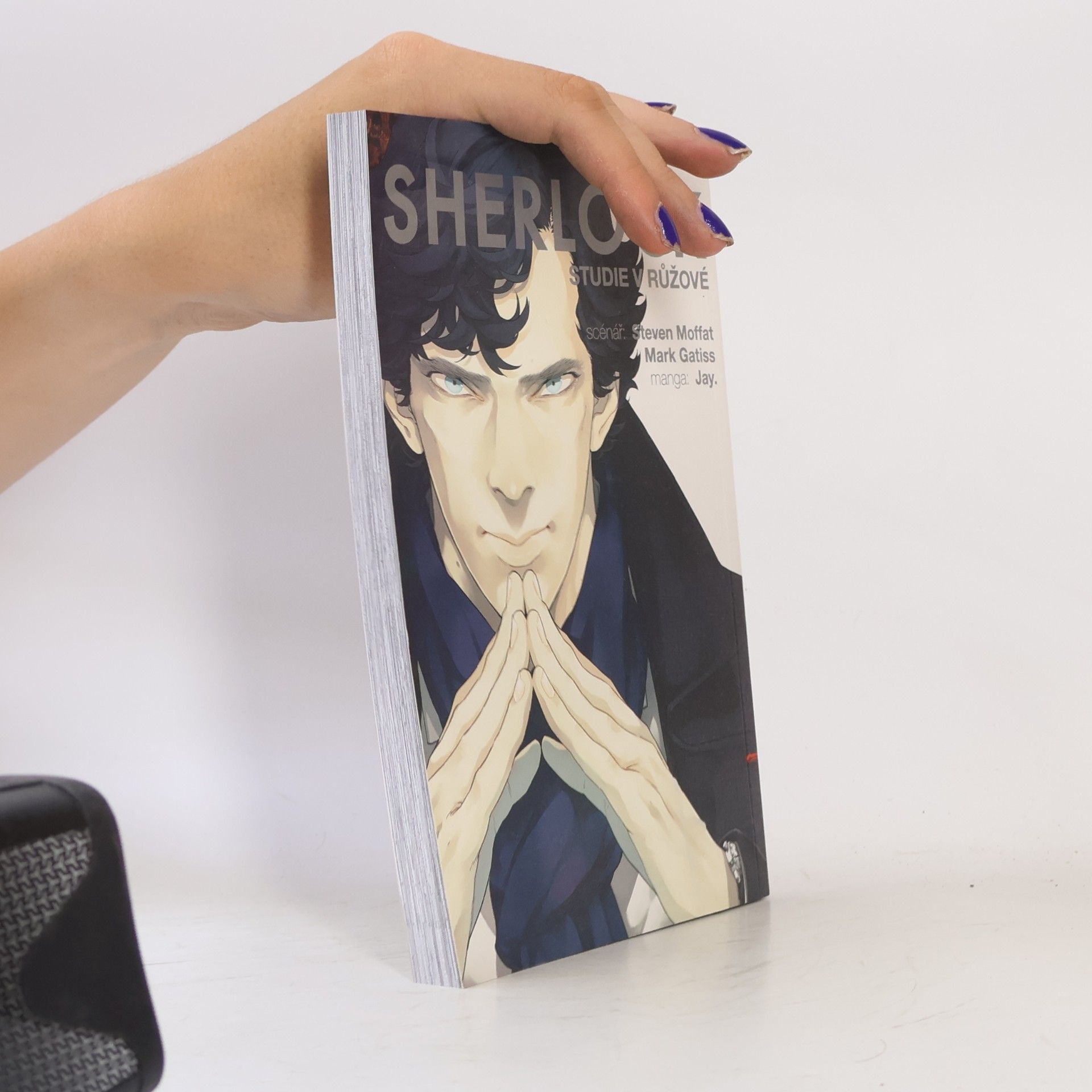 Mark Gatiss Sherlock. Studie v růžové