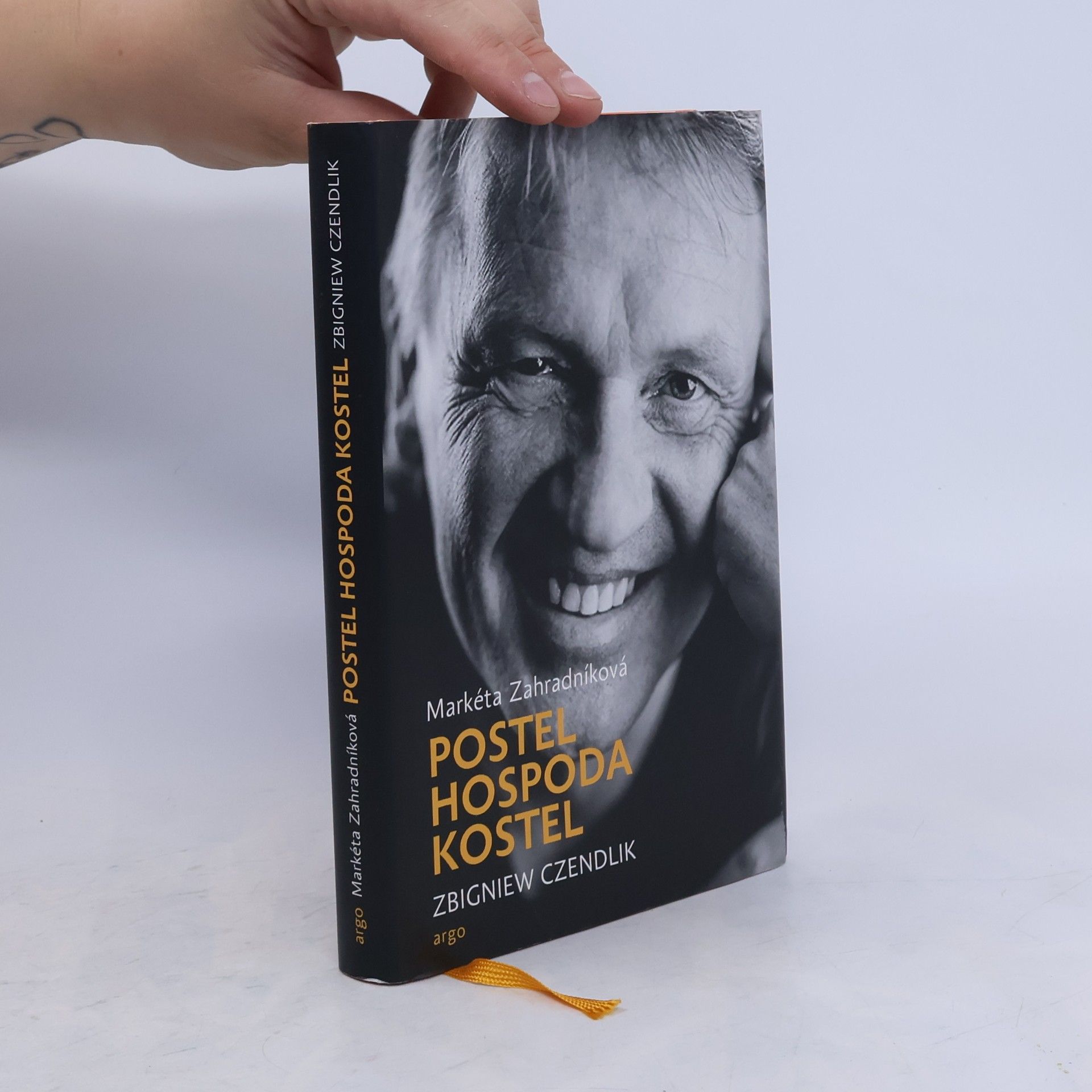 Zbigniew Czendlik Postel, hospoda, kostel
