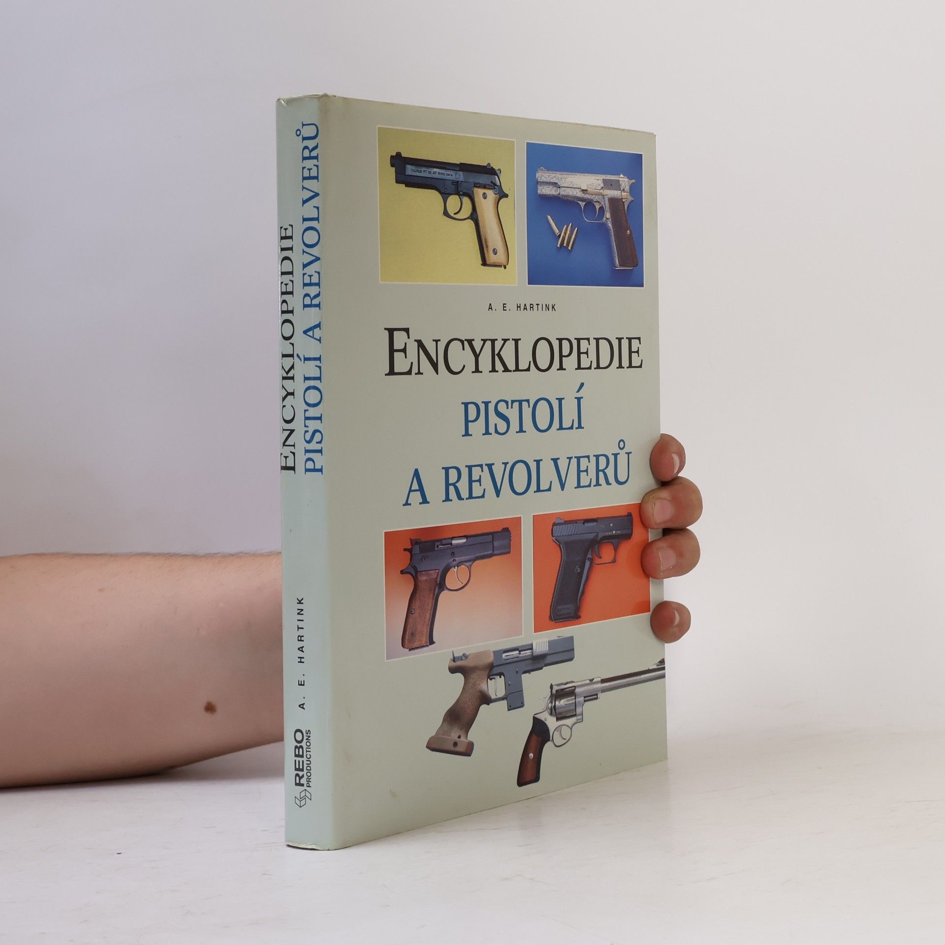 A. E. Hartink Encyklopedie pistolí a revolverů