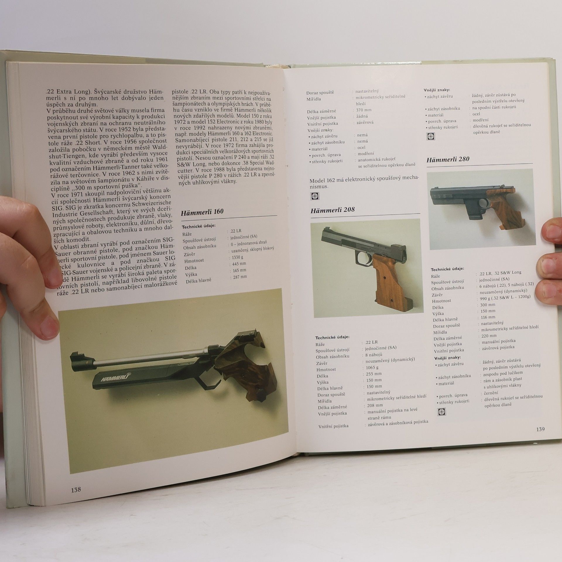 A. E. Hartink Encyklopedie pistolí a revolverů