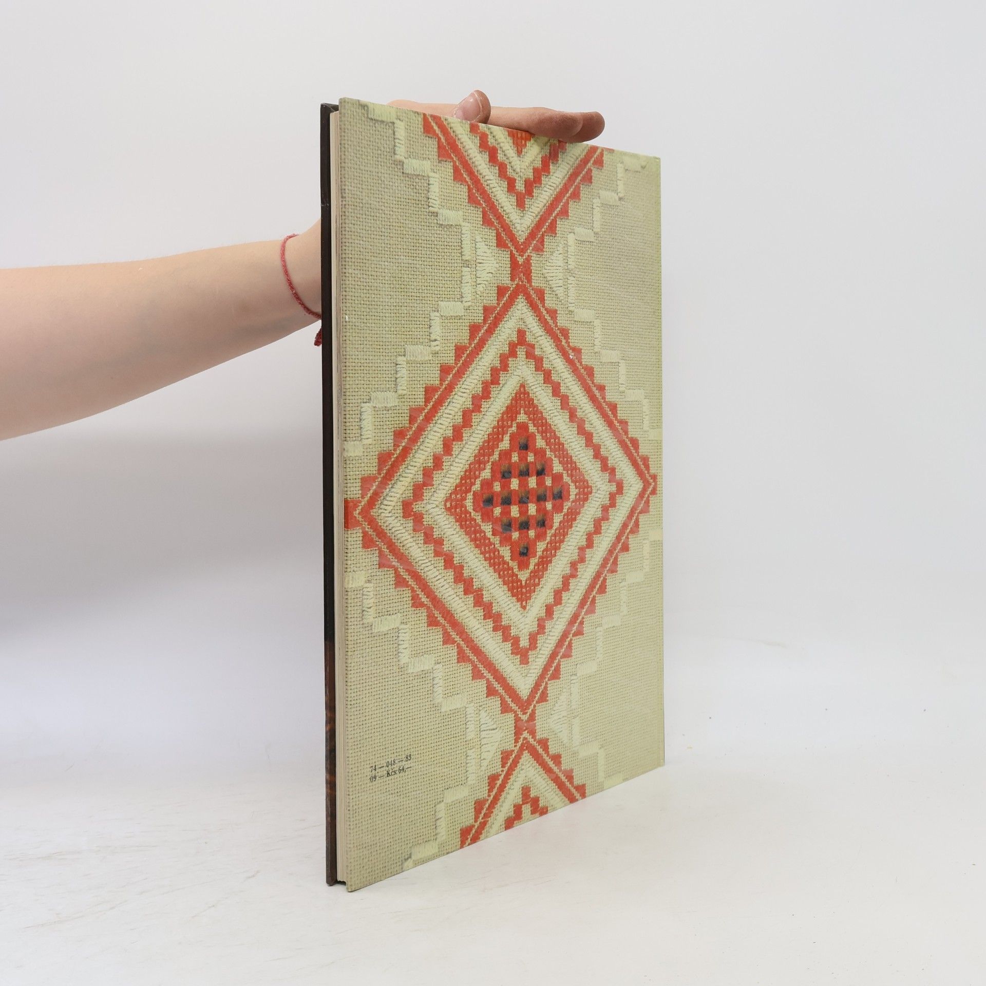 Margita Barišová Vyšívame na netradičných materiáloch