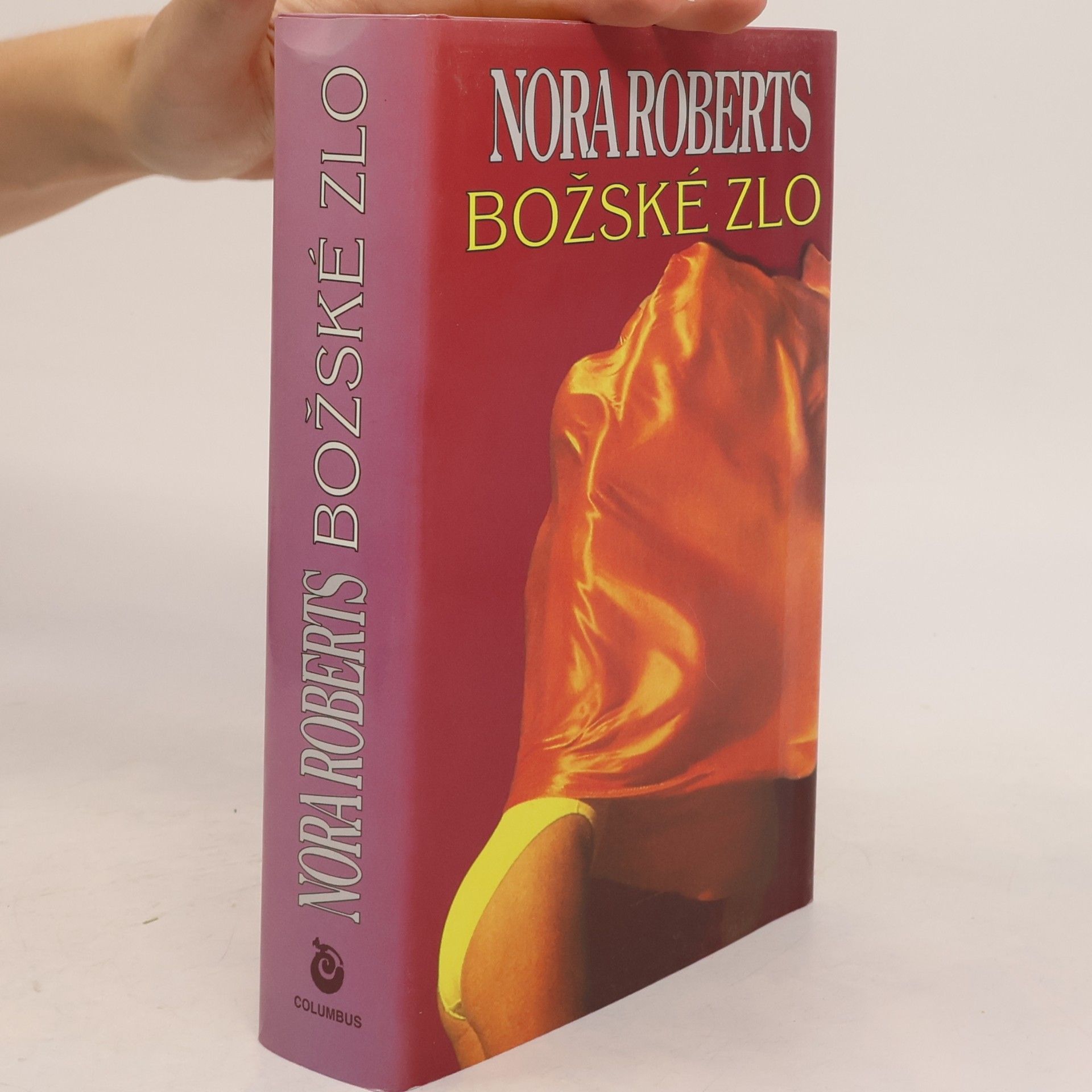 Nora Roberts Božské zlo