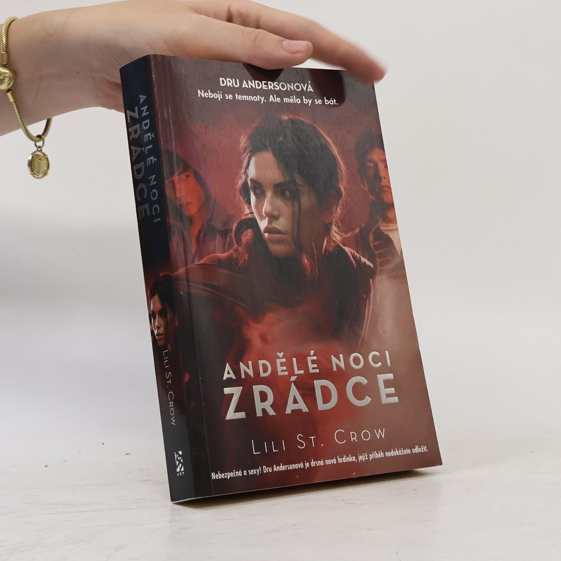 Lilith Saintcrow Andělé noci. Zrádce.