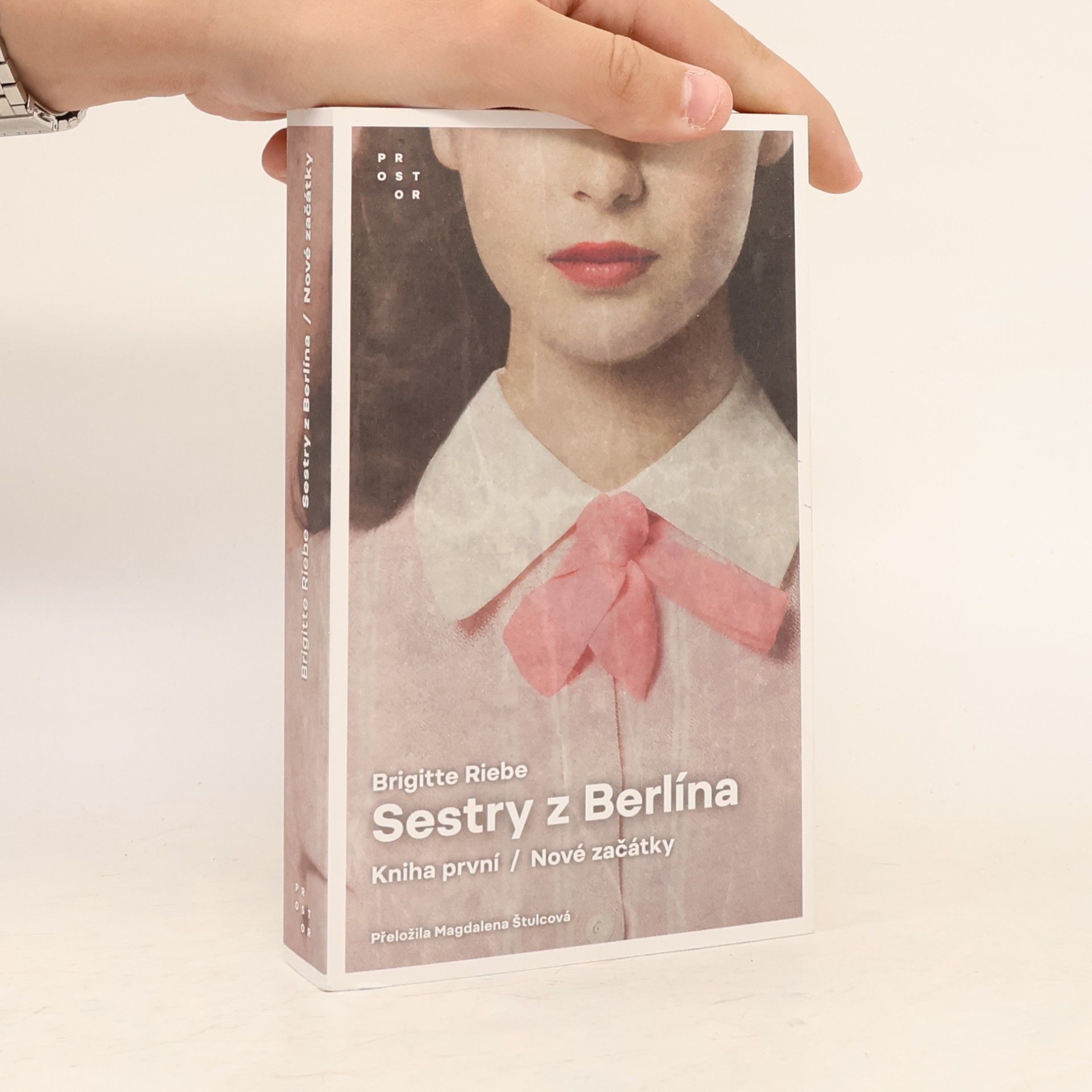 Brigitte Riebeová Sestry z Berlína. Kniha první, Nové začátky