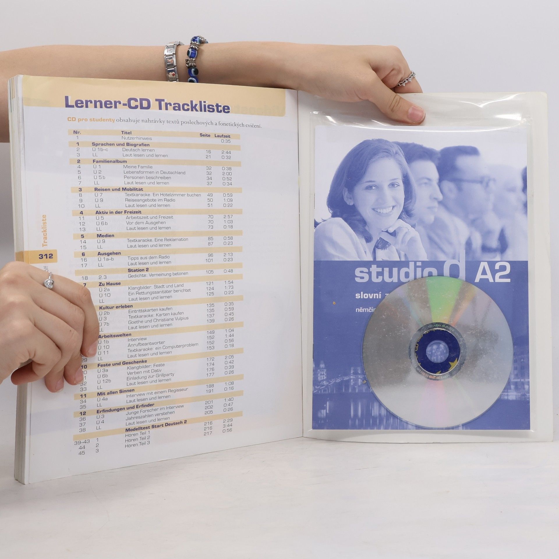 Hermann Funk Studio d A2. Učebnice s pracovním sešitem, audionahrávkami a vyjímatelným slovníkem