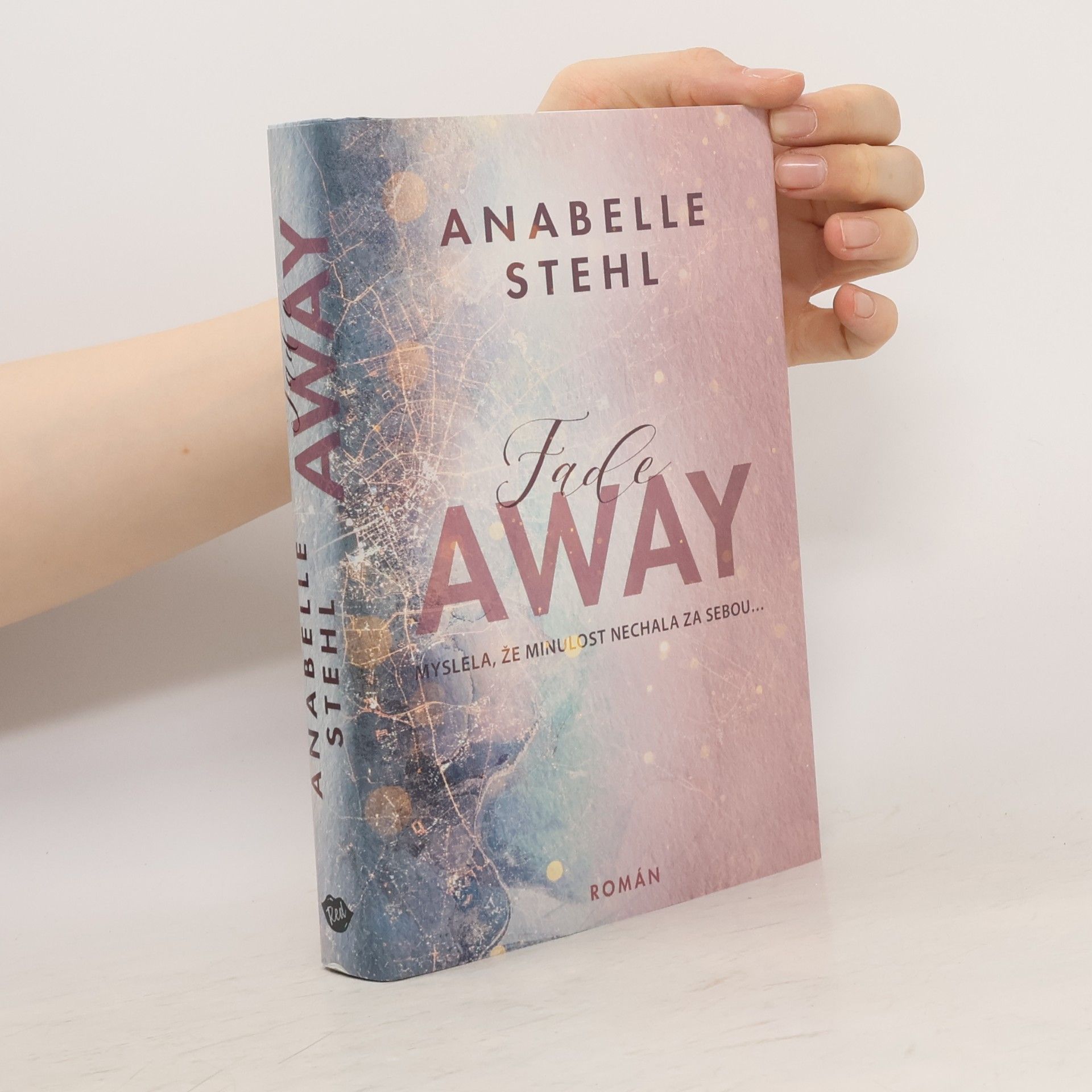 Anabelle Stehl FadeAway: doufá, že minulost nechala za sebou...