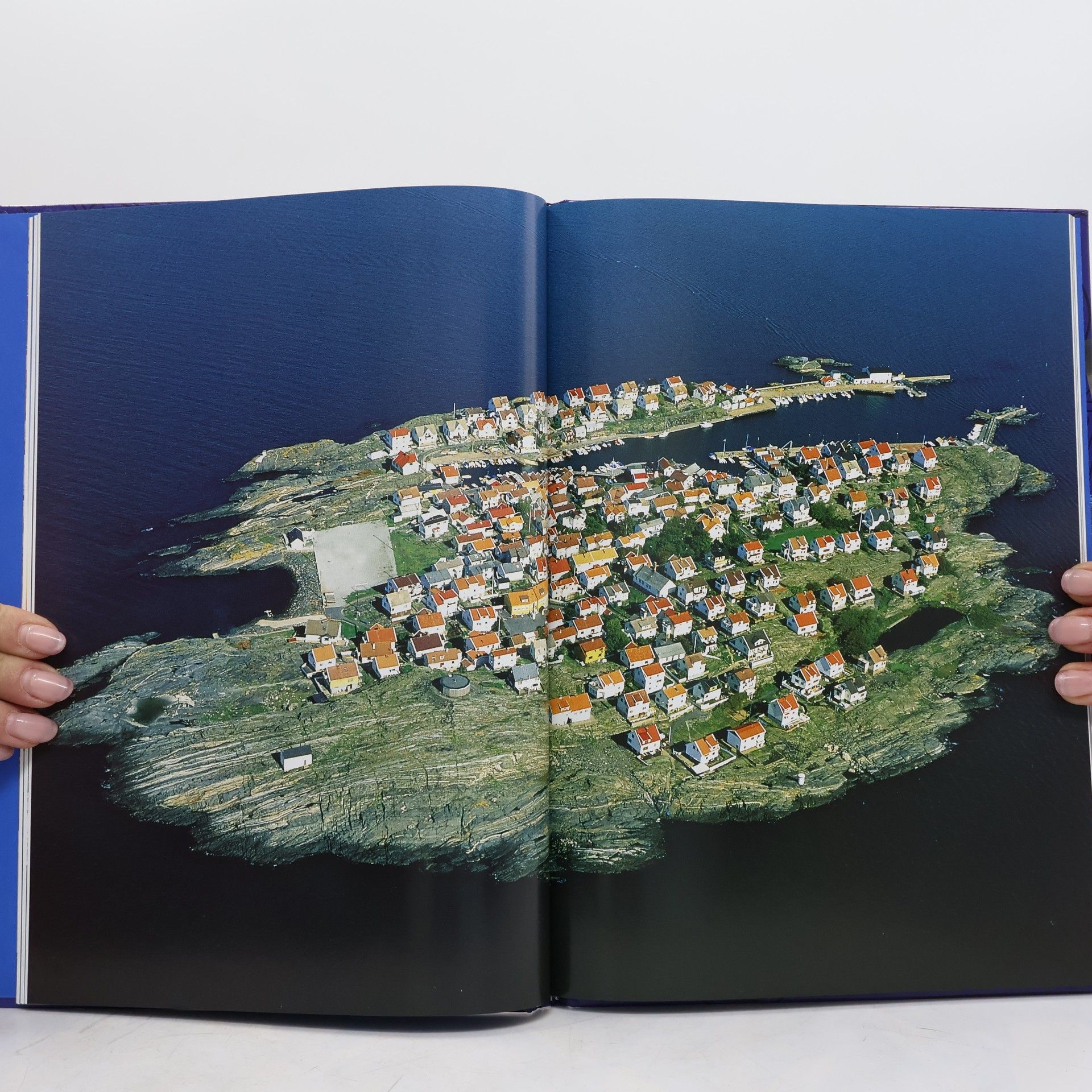 Magnus Kristenson Sweden : a small portrait of a small country