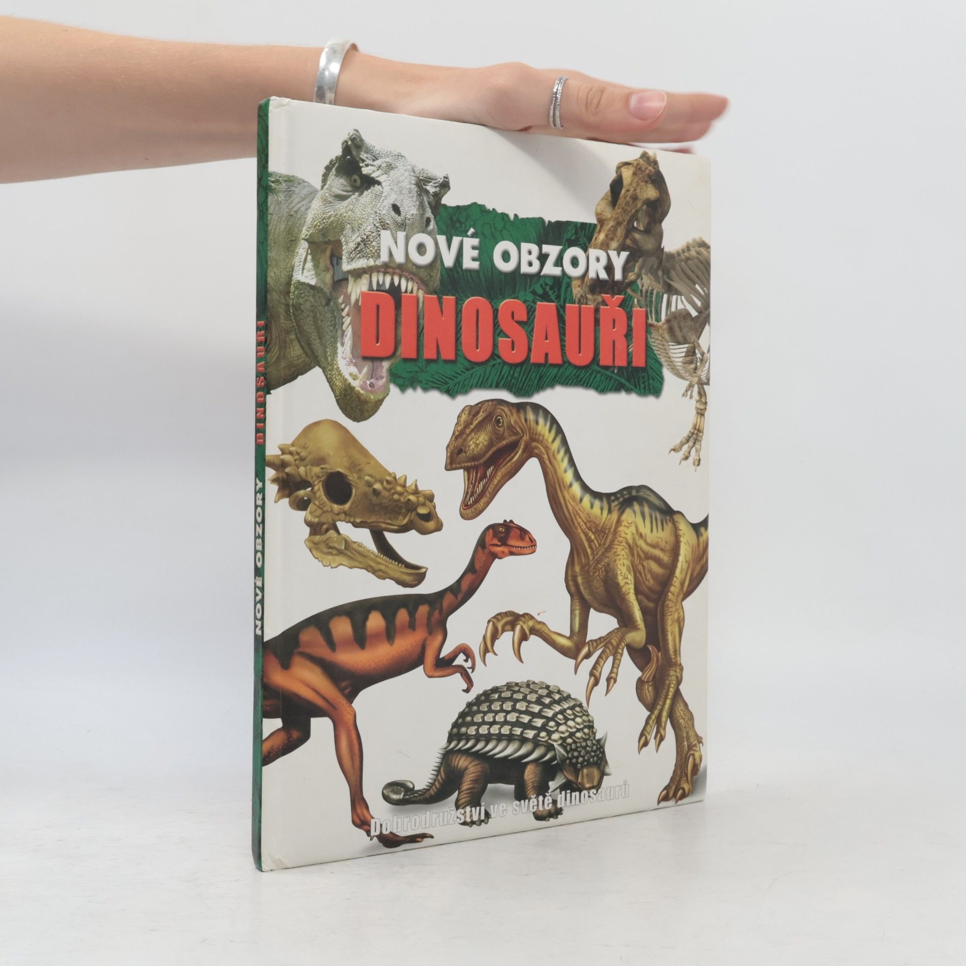 Kolektiv autorů Nové obzory - Dinosauři: Dobrodružství ve světě dinosaurů Dinosauři Objevte prehistorický svět dinosaurů