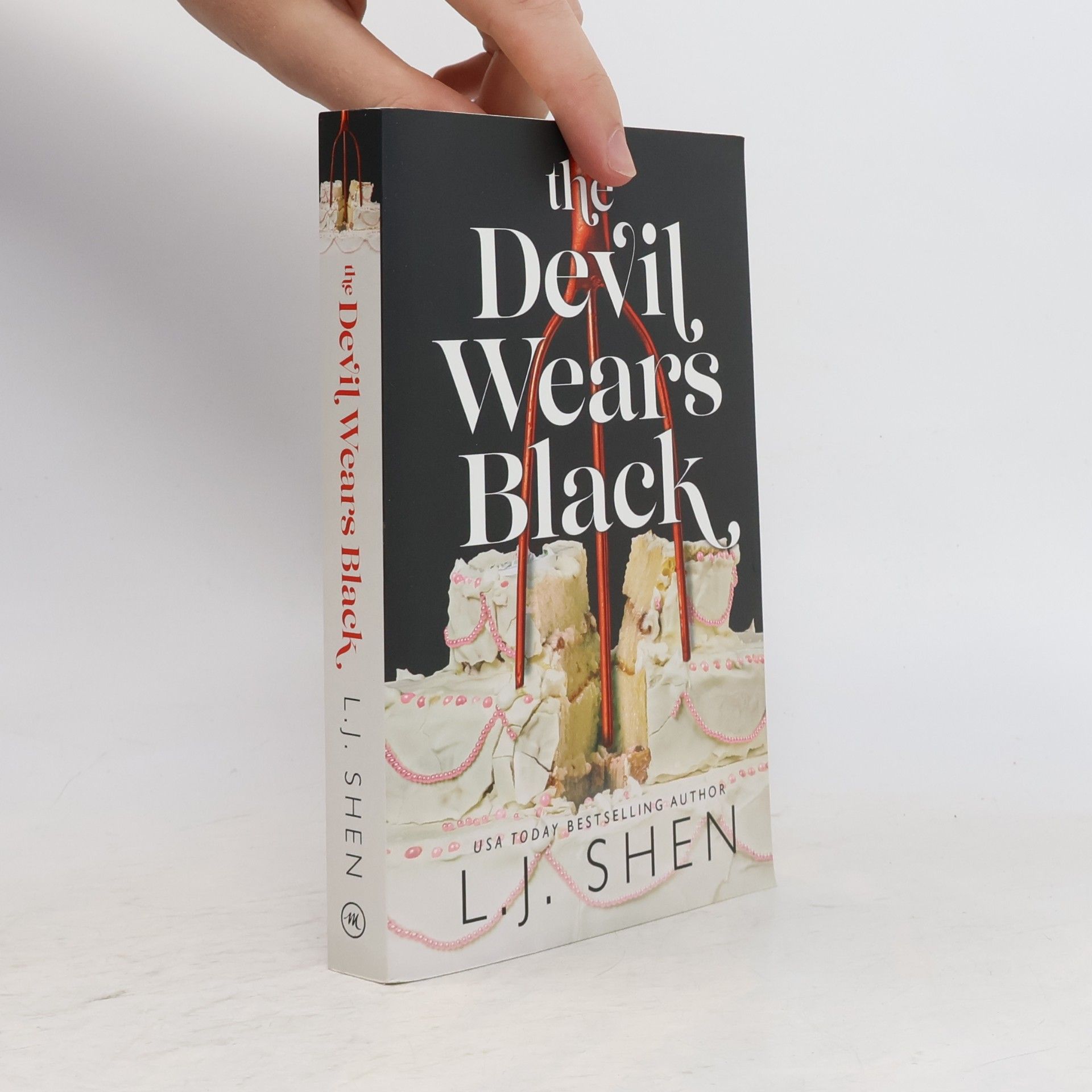 L. J. Shen The Devil Wears Black