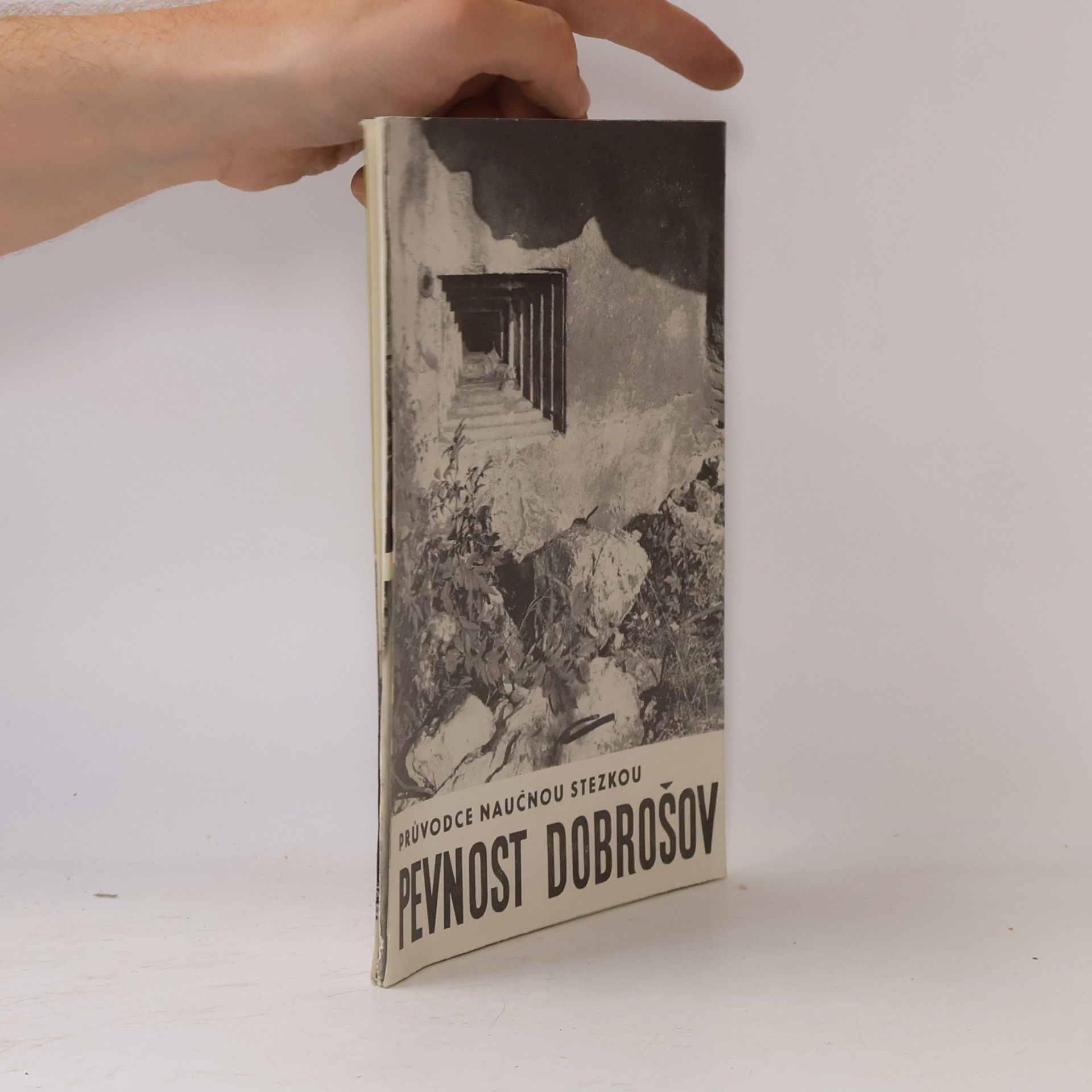 Václav Kaplan Pevnost Dobrošov : průvodce pohraničním opevněním z roku 1938