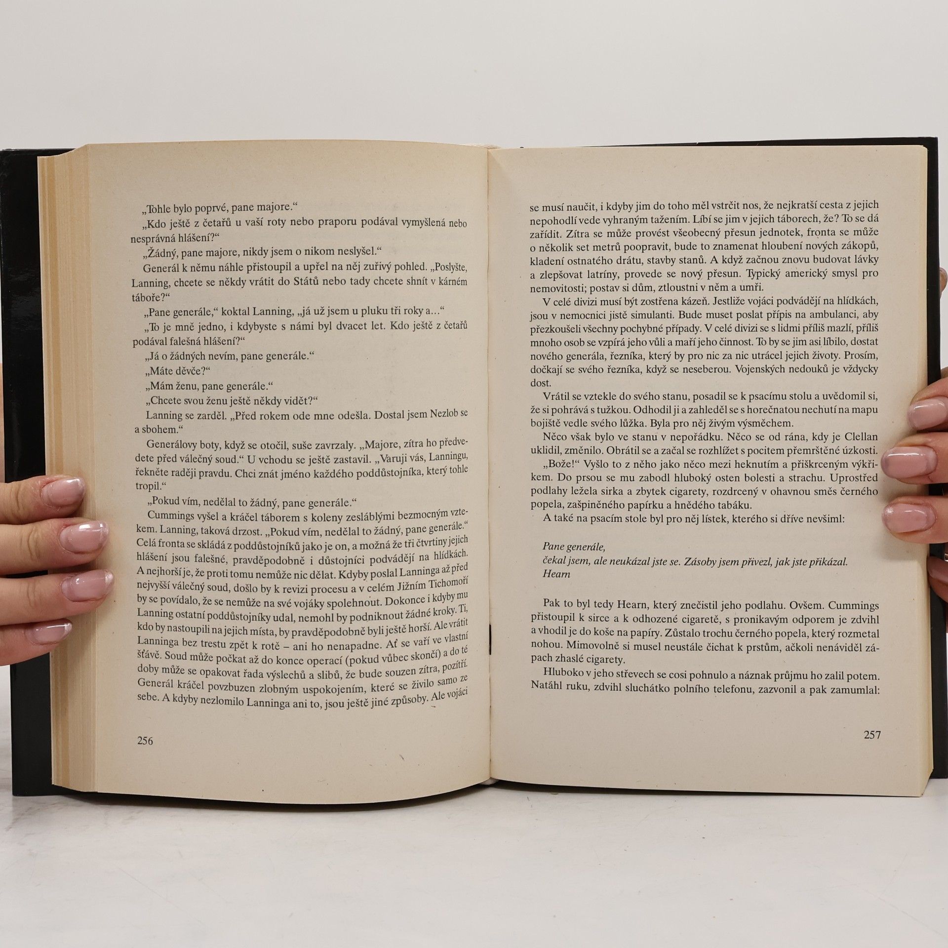 Norman Mailer Nazí a mrtví