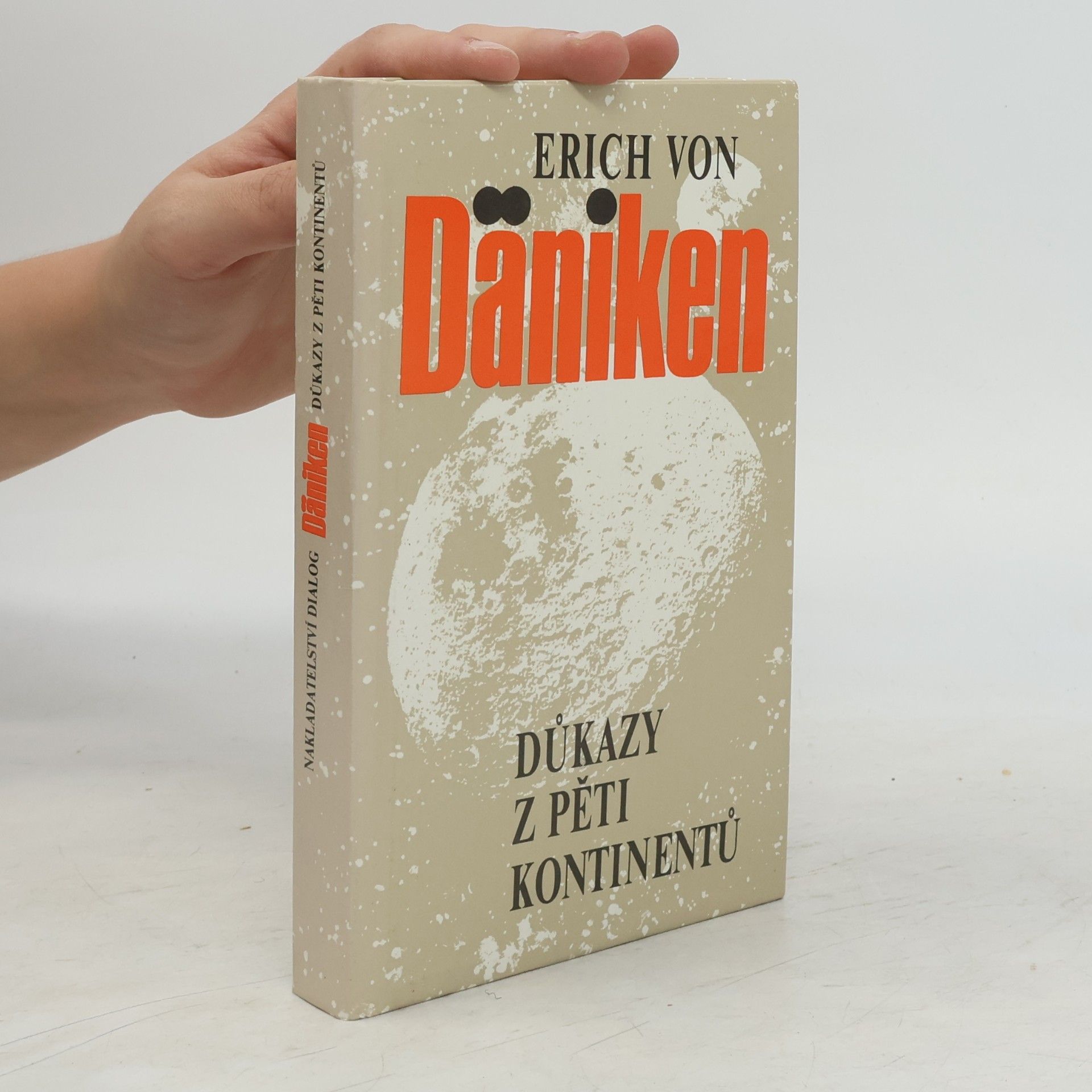 Erich von Däniken Důkazy z pěti kontinentů