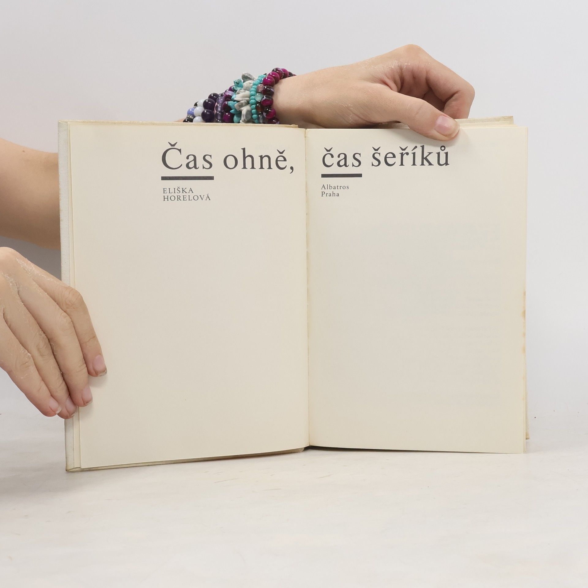 Eliška Horelová Čas ohně, čas šeříků