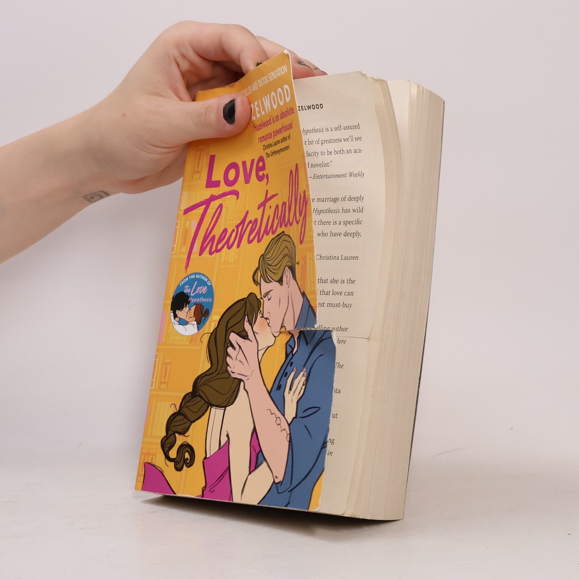 Ali Hazelwood Love, Theoretically