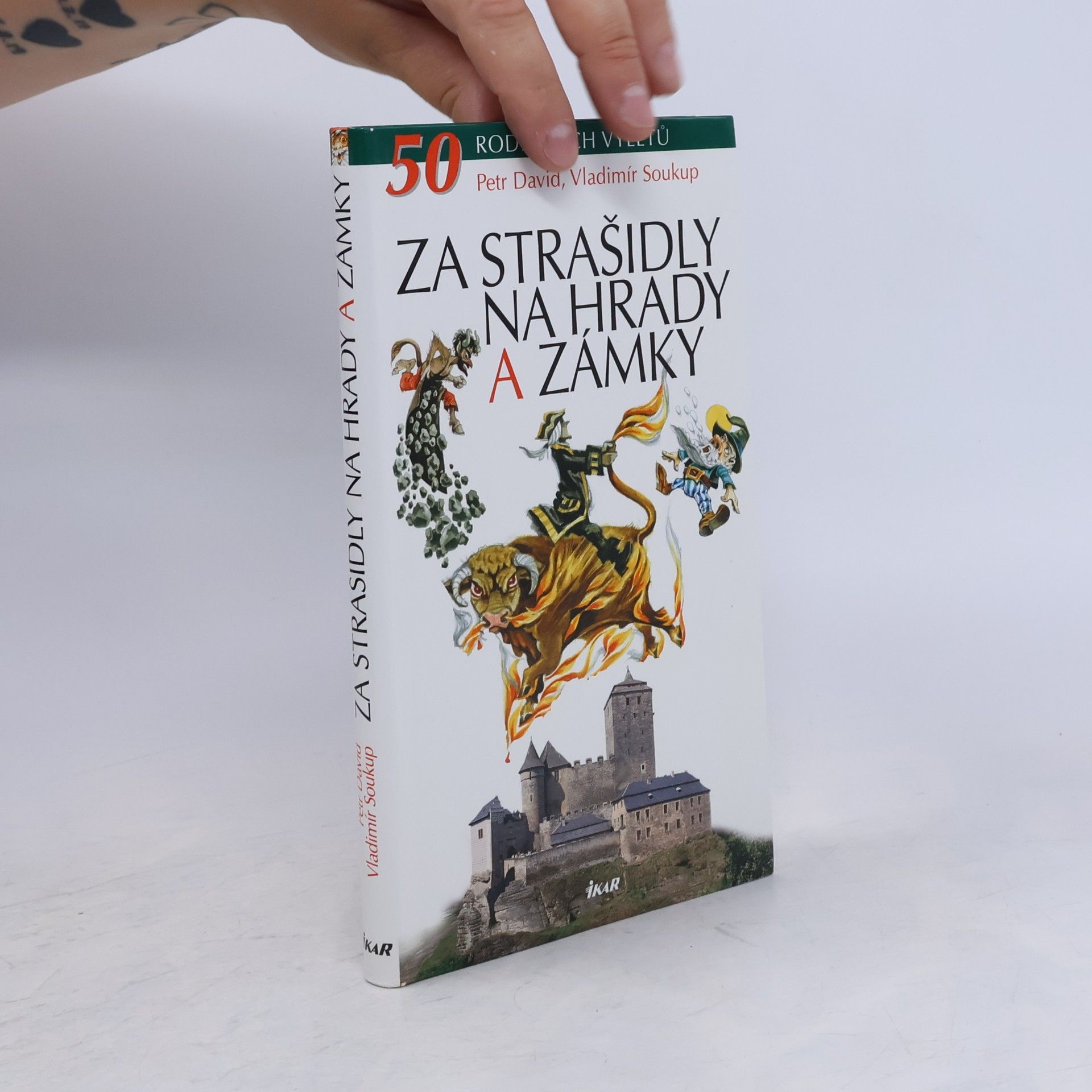 Peter David Za strašidly na hrady a zámky : 50 rodinných výletů