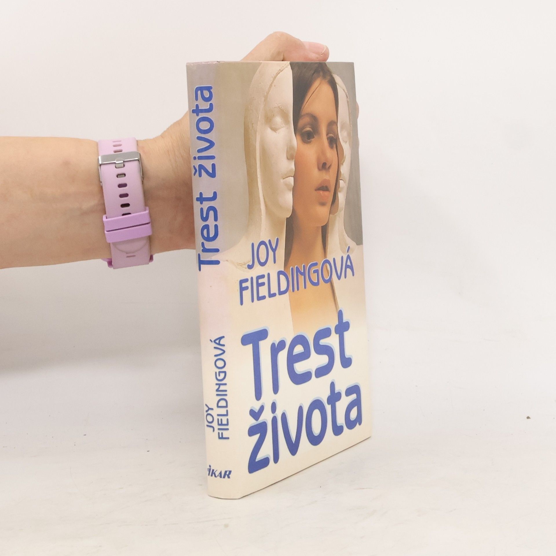Joy Fielding Trest života