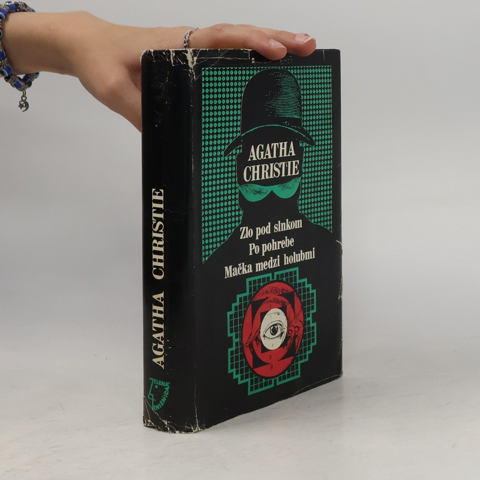 Agatha Christie Zlo pod slnkom. Po pohrebe. Mačka medzi holubmi