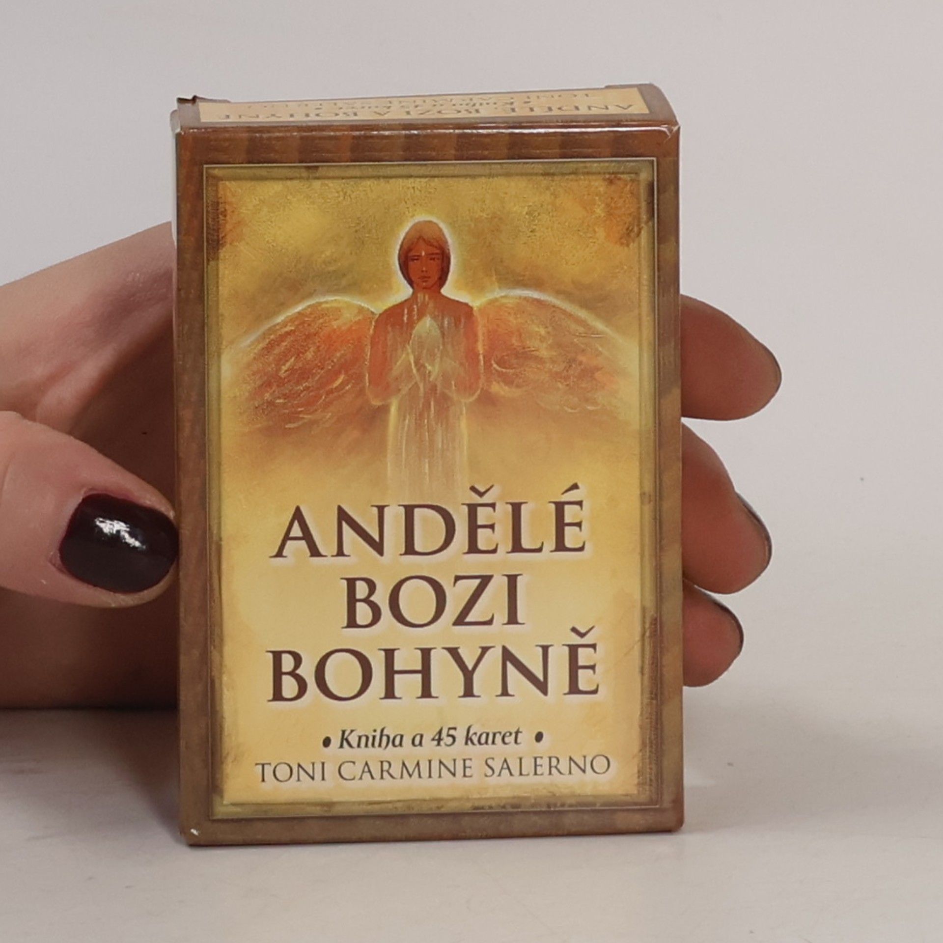 Toni Carmine Salerno Andělé, bozi, bohyně