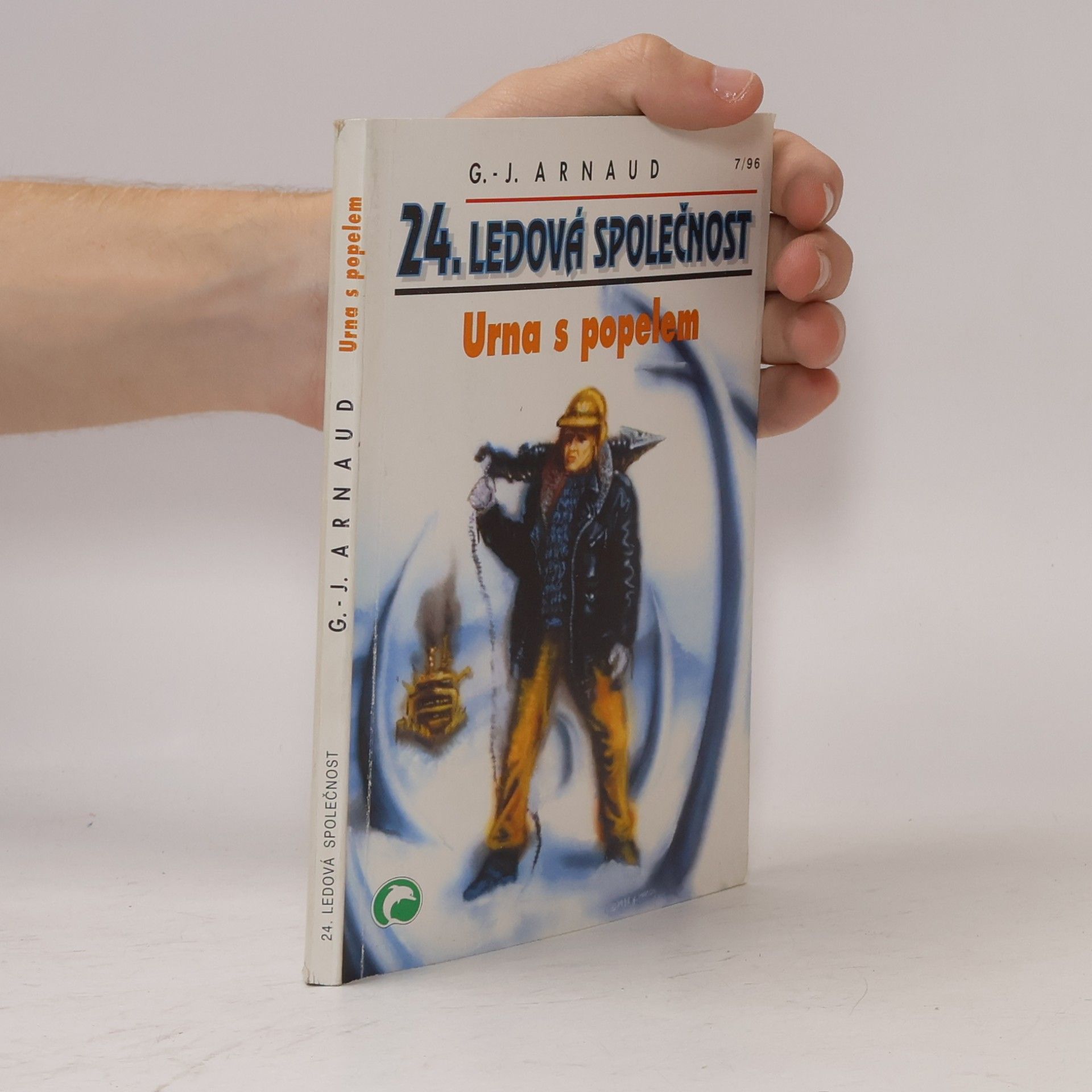 Georges-Jean Arnaud 24. Ledová společnost, Urna s popelem