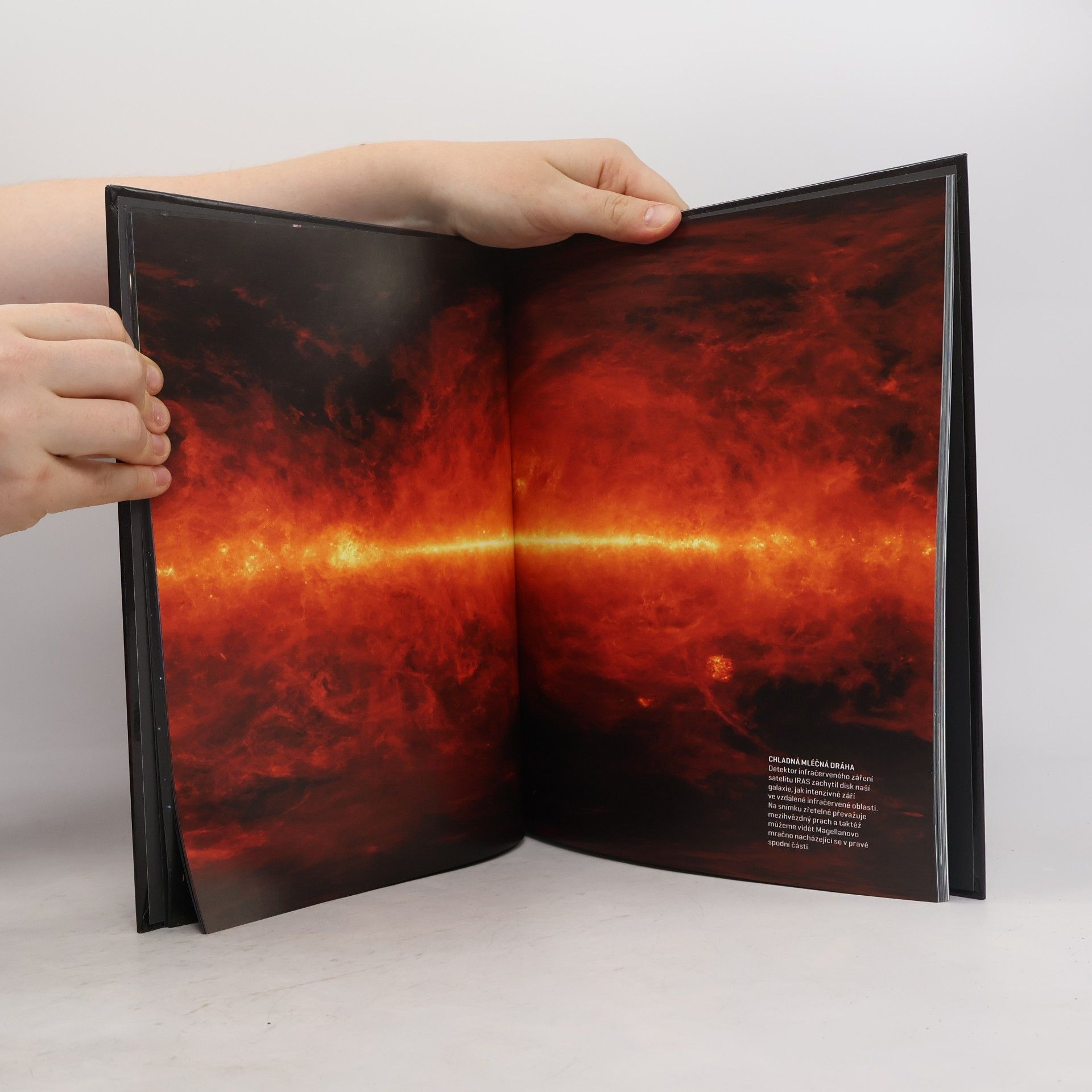 Kolektiv autorů Atlas Vesmíru 30