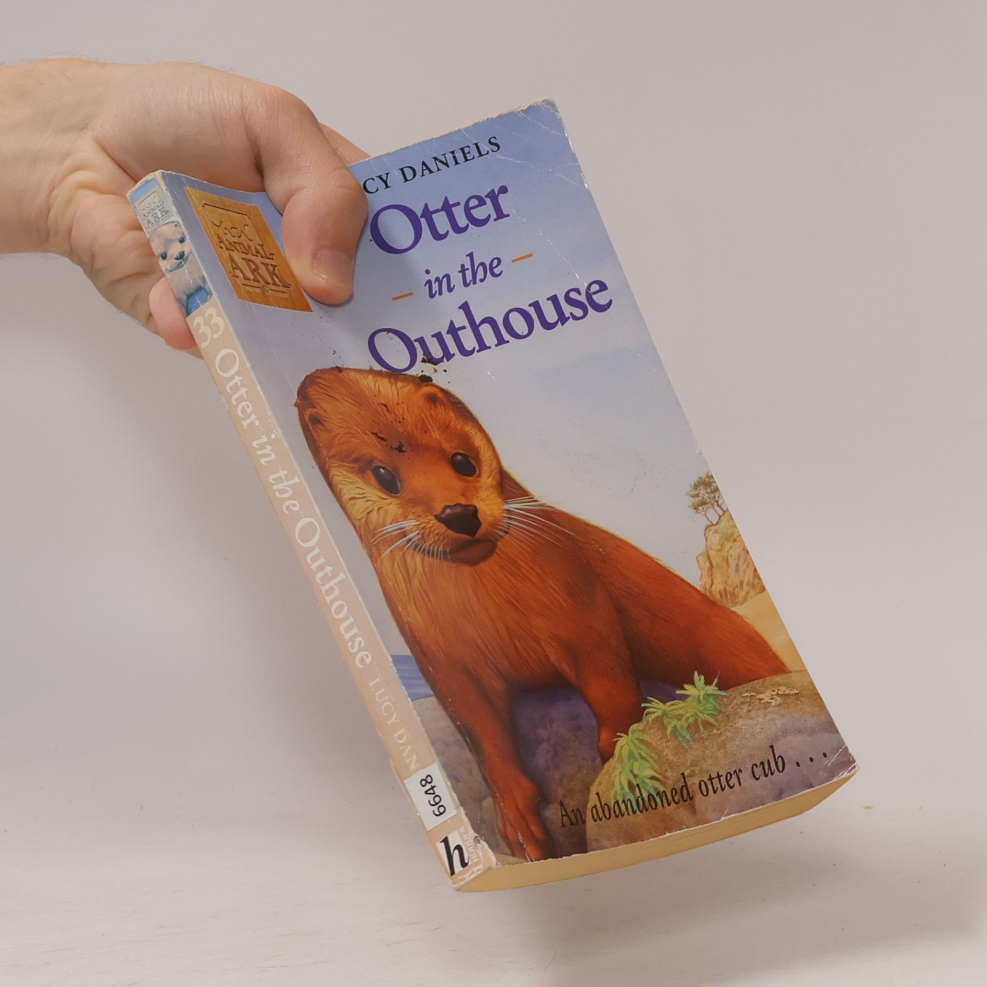 Ben Baglio Animal Ark - 33: Otter in the Outhouse