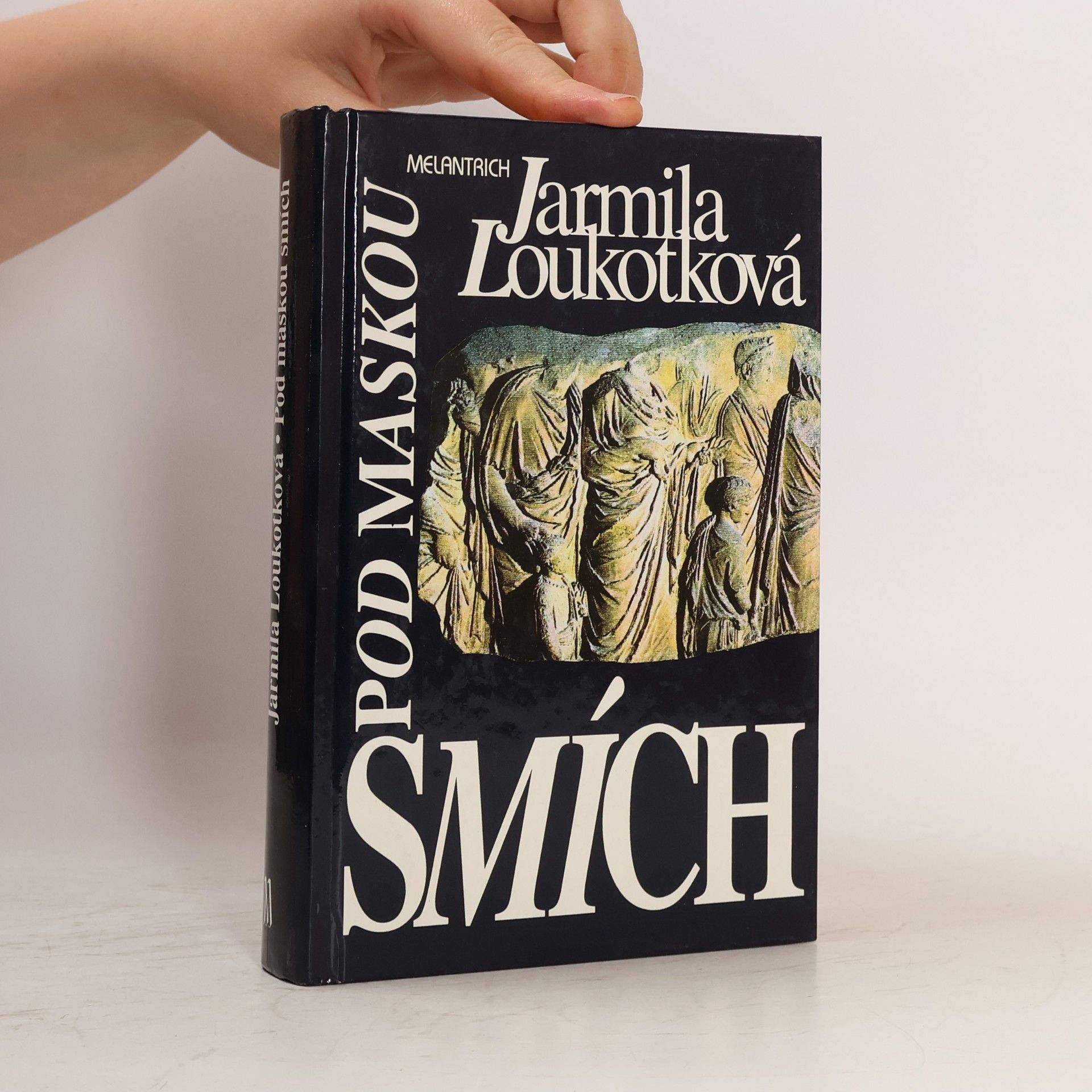 Jarmila Loukotková Pod maskou smích