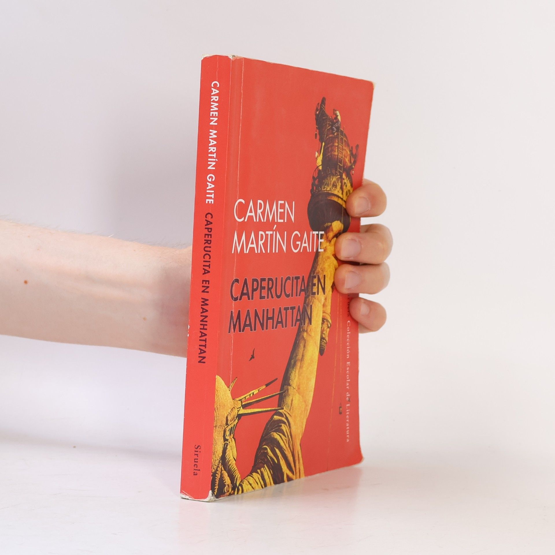 Carmen Martín Gaite Caperucita en Manhattan (Escolar)