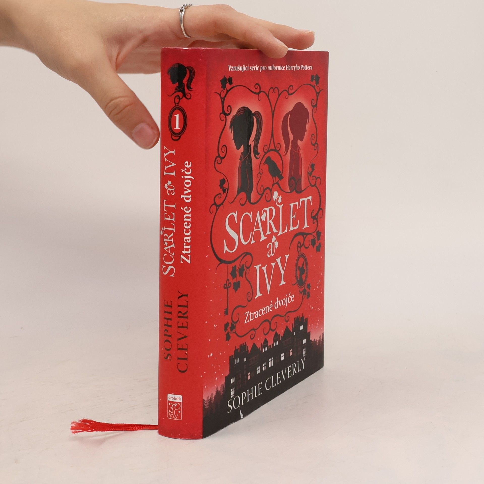Sophie Cleverly Scarlet a Ivy. Ztracené dvojče