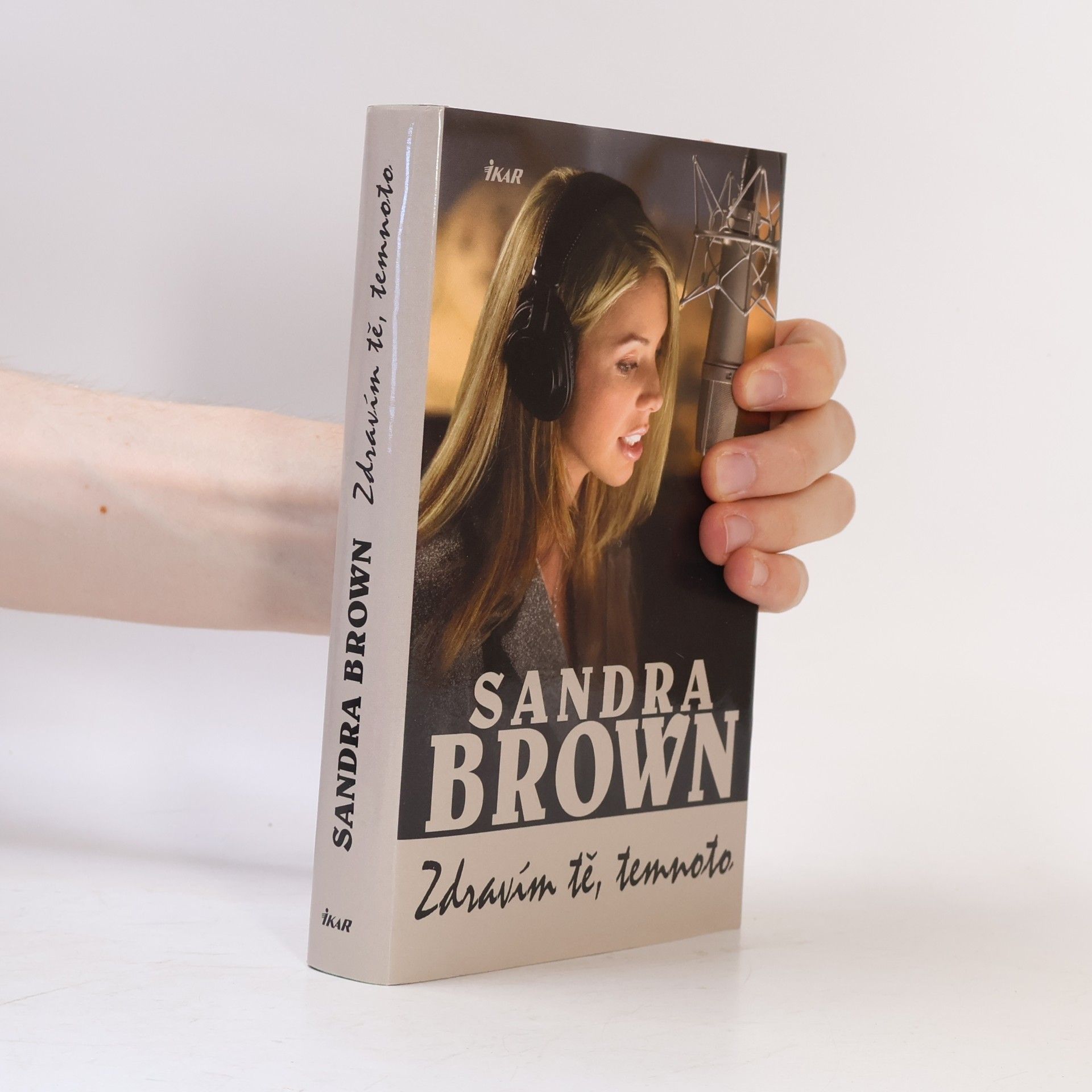 Sandra Brown Zdravím tě, temnoto