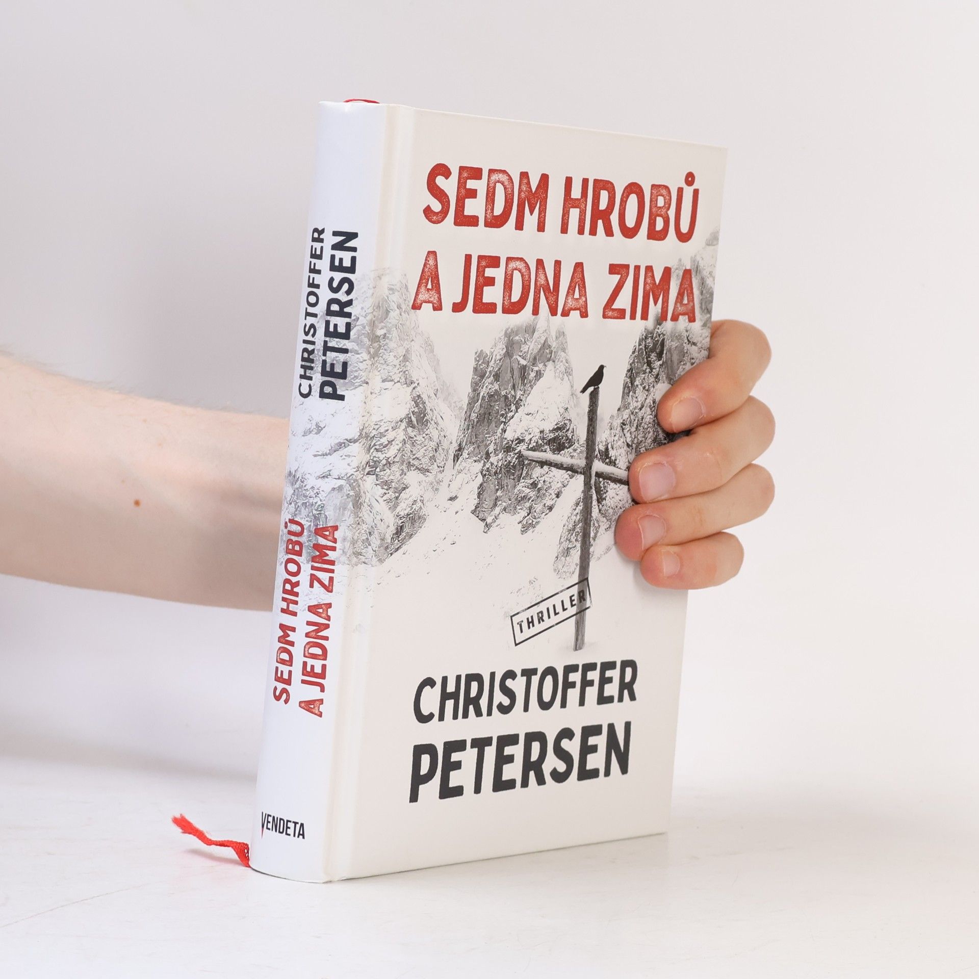 Christoffer Petersen Sedm hrobů a jedna zima