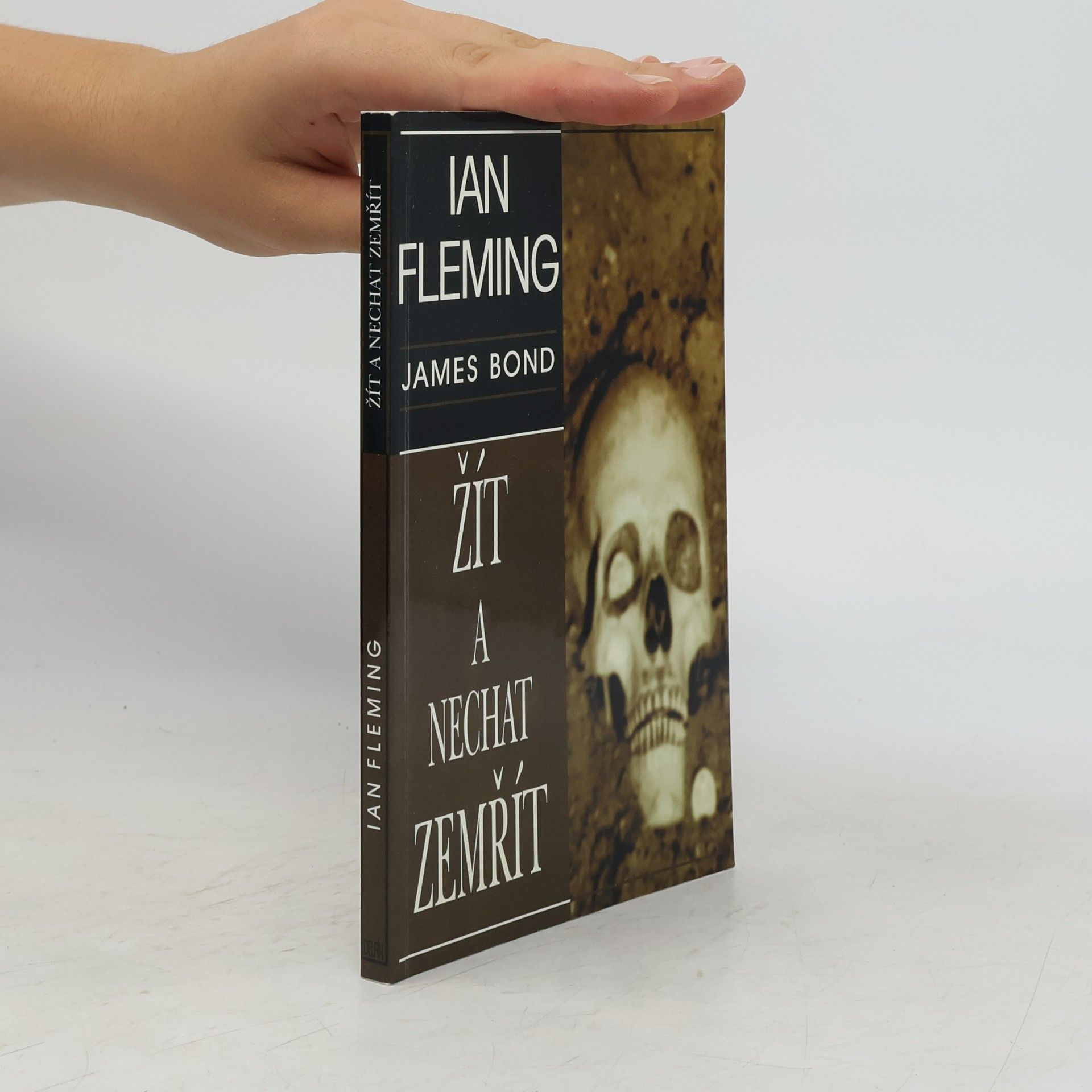 Ian Fleming Žít a nechat zemřít