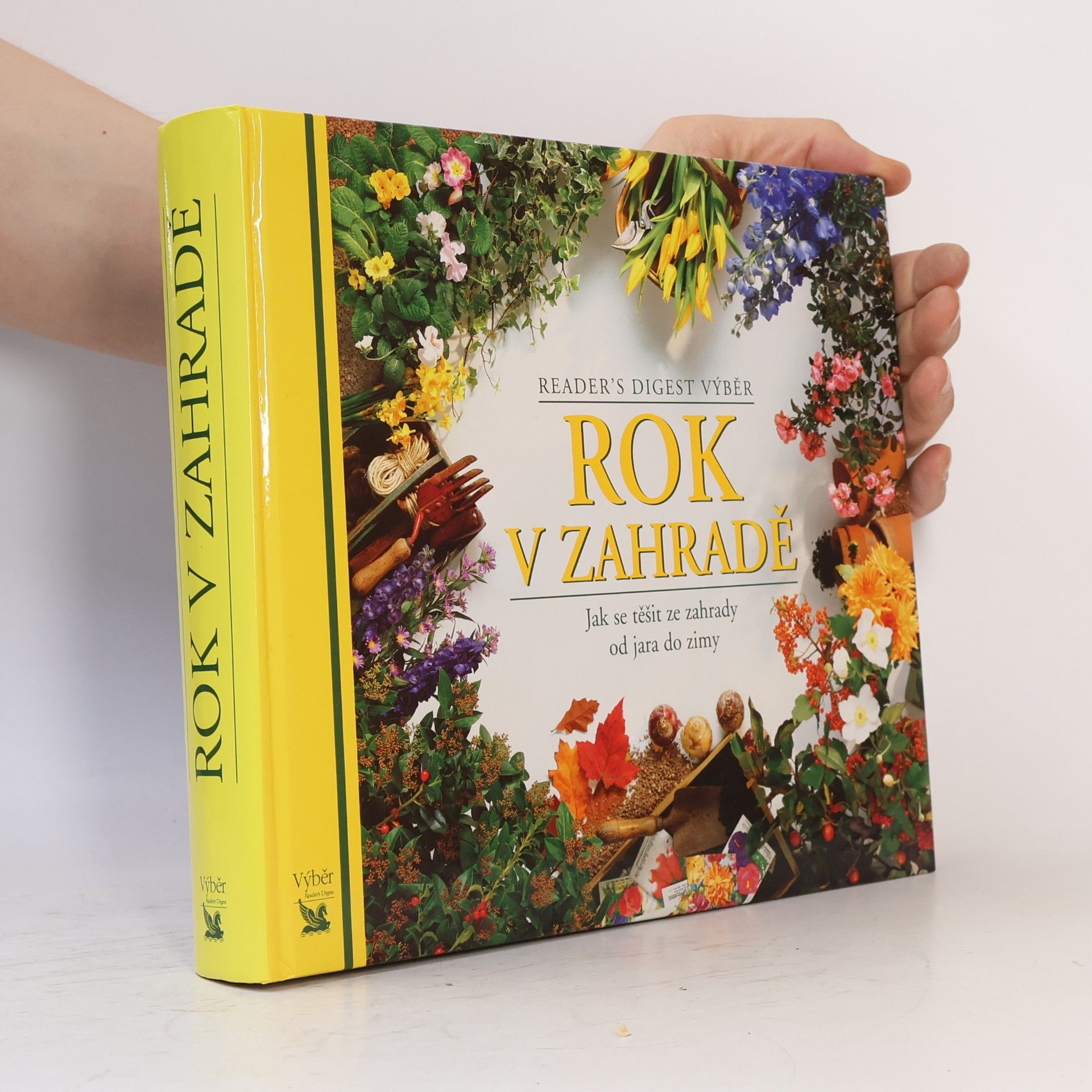 Various authors Rok v zahradě. Jak se těšit ze zahrady od jara do zimy