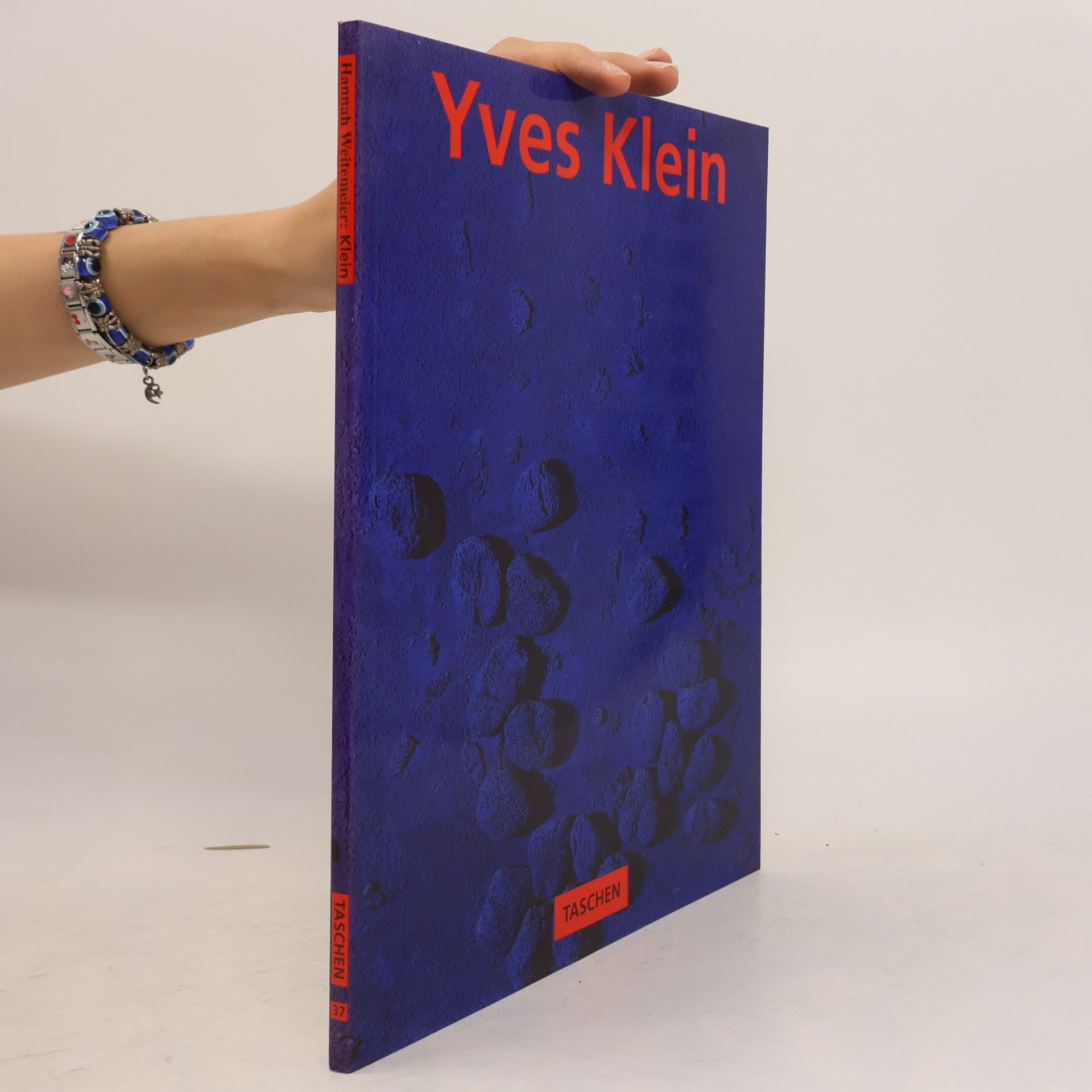 Yves Klein International Klein blue