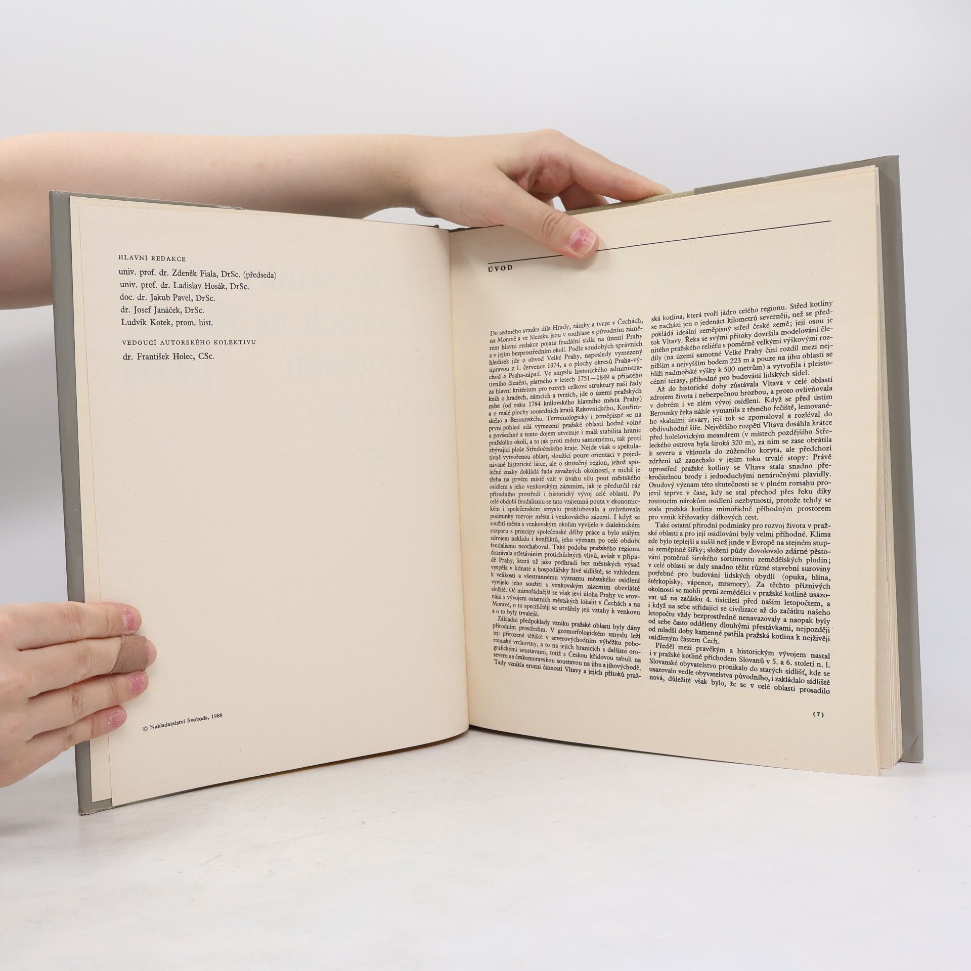 Various authors Hrady, zámky a tvrze v Čechách, na Moravě a ve Slezsku VII. Praha a okolí
