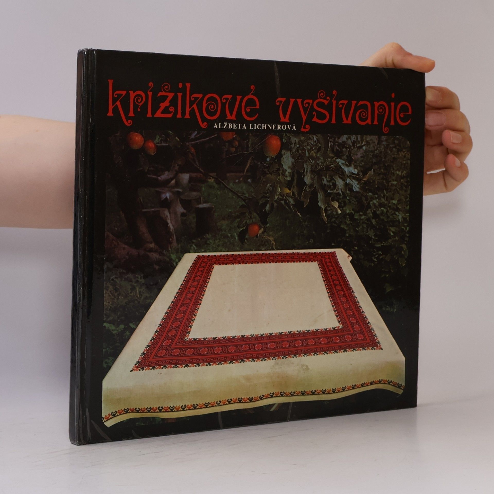 Alžbeta Lichnerová Krížikové vyšívanie