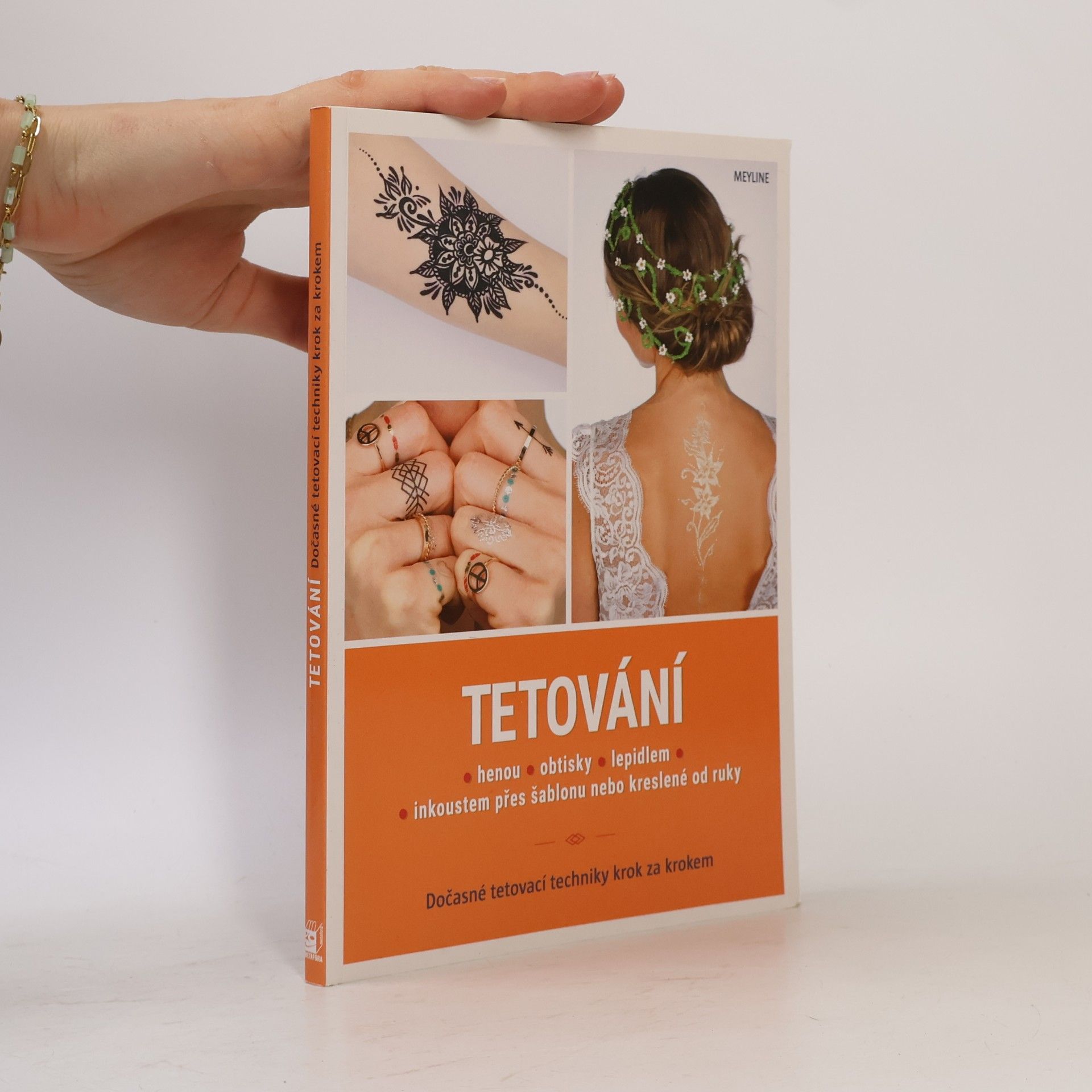 Aurélie Laurent Tetování : hennou, obtisky, lepidlem, inkoustem přes šablonu nebo kreslené od ruky : dočasné tetovací techniky krok za krokem