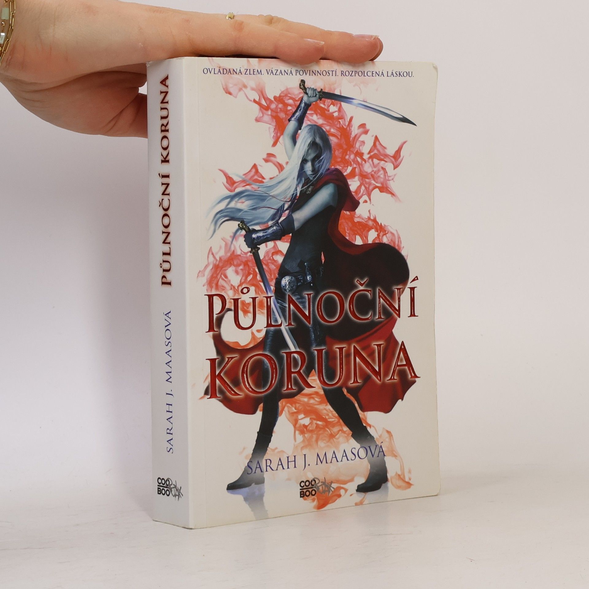 Sarah J. Maas Půlnoční koruna