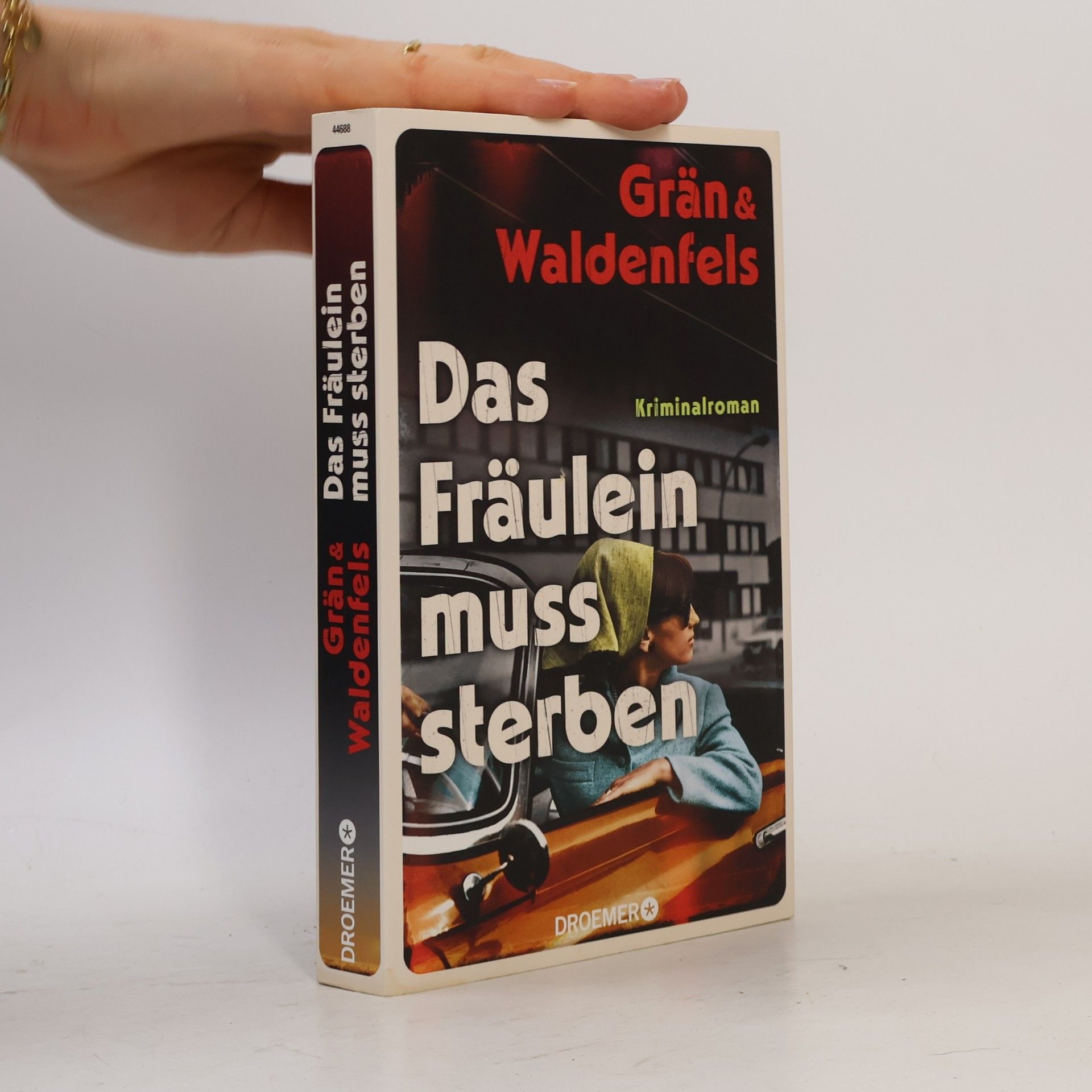 Marianne von Waldenfels Das Fräulein muss sterben. Kriminalroman