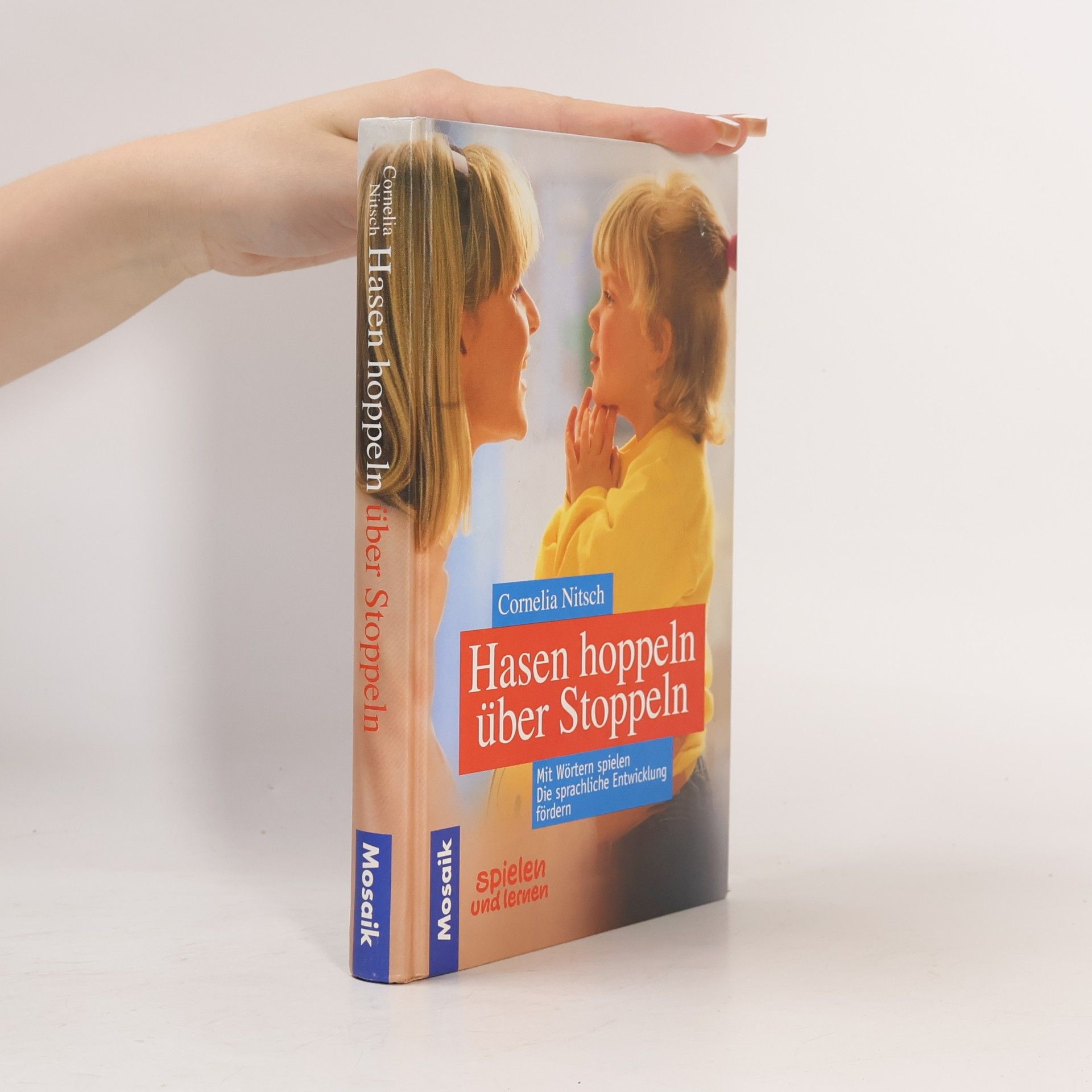 Hasen hoppeln über Stoppeln