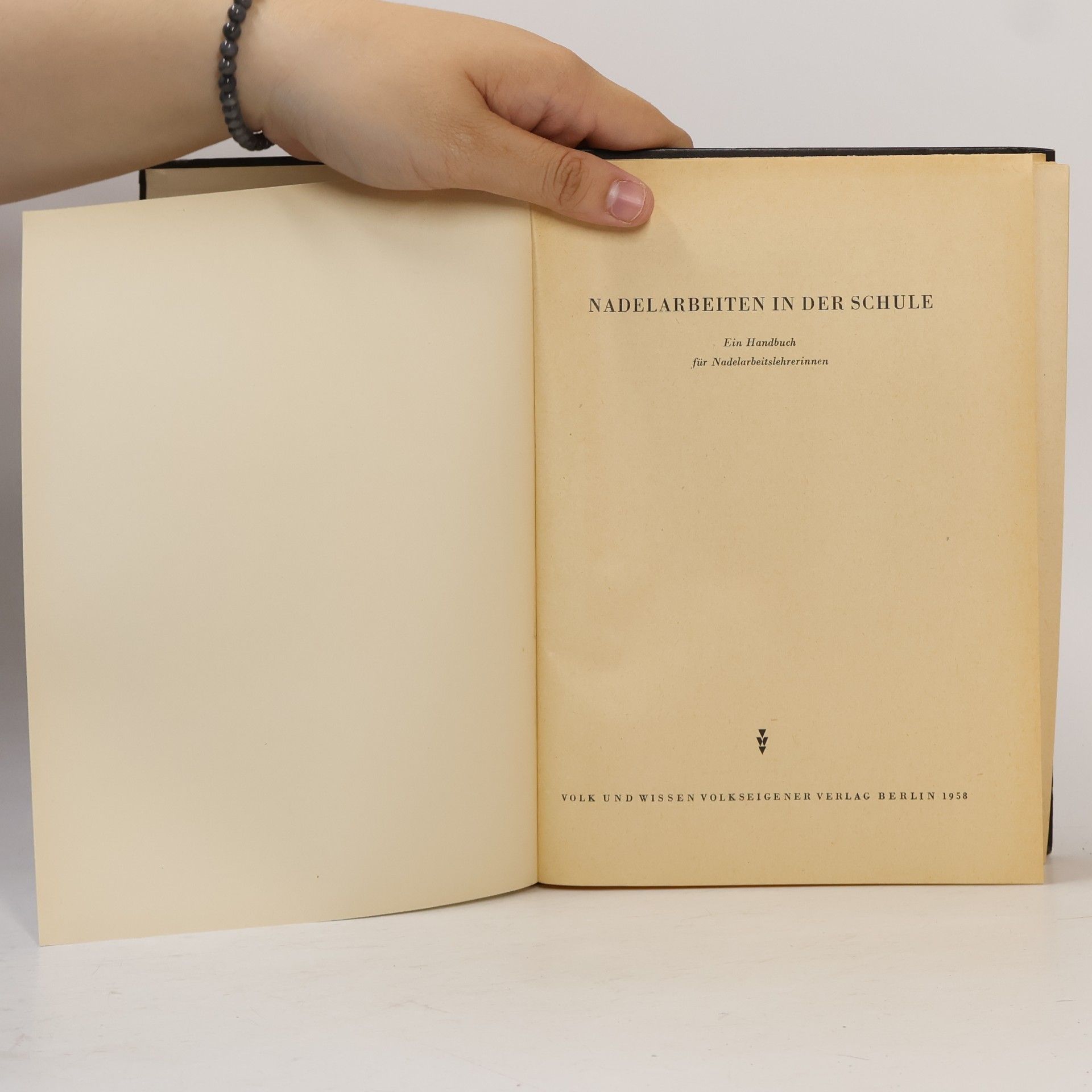 Bertha Wirrmann Nadelarbeiten in der Schule