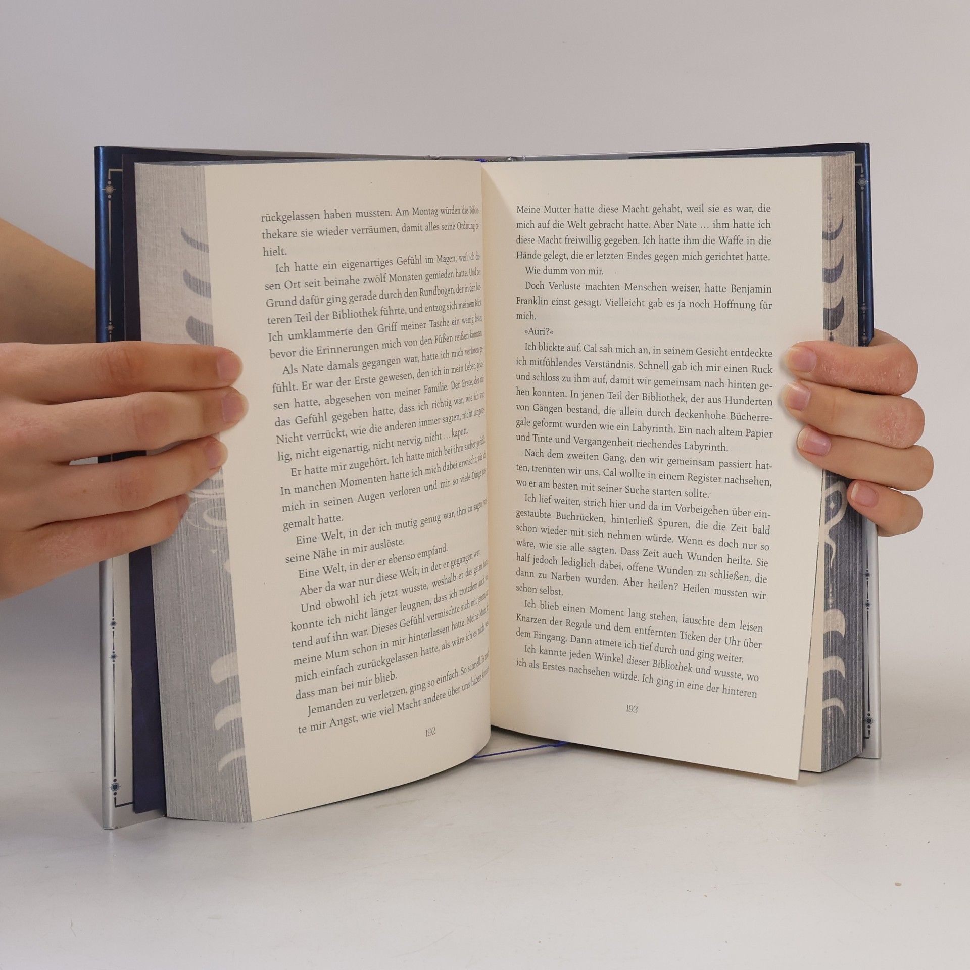 Beril Kehribar School of Darkness - 1: Where the Night Falls: Schmuckausgabe mit Lesebändchen und limitiertem Motiv-Farbschnitt