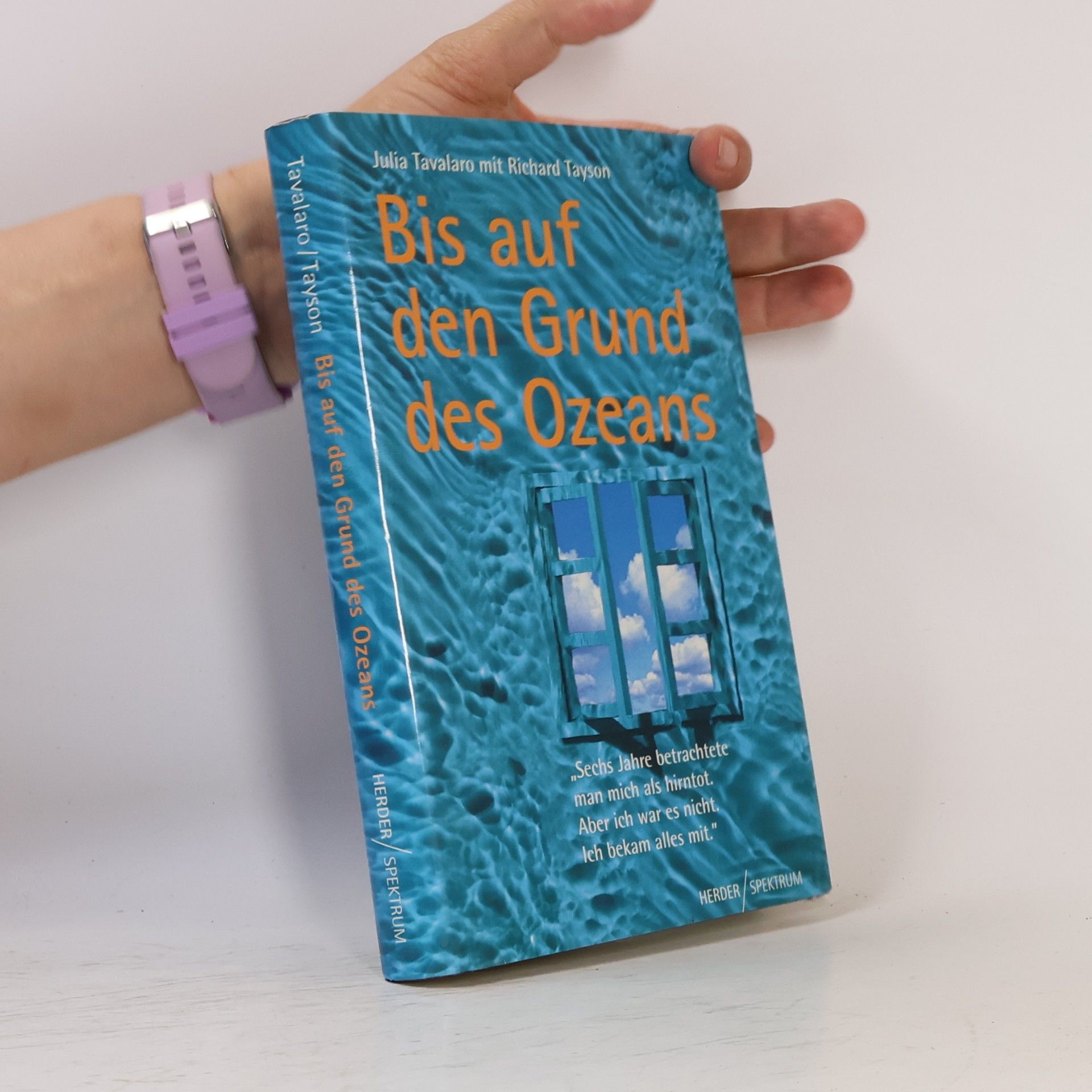 Julia Tavalaro Bis auf den Grund des Ozeans