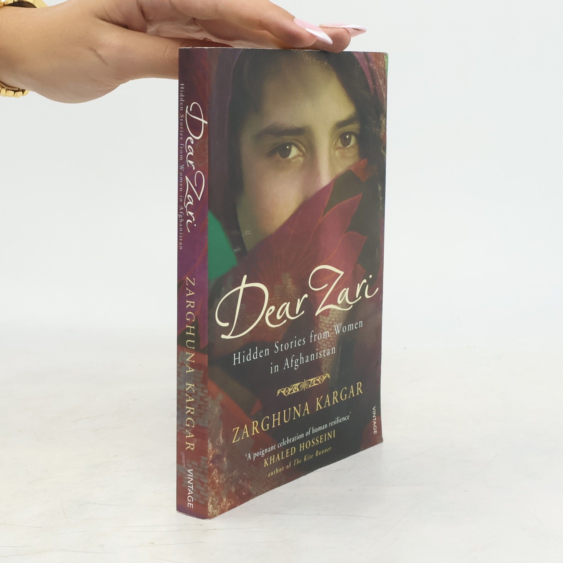 Zarghuna Kargar Dear Zari : hidden stories from women of Afghanistan