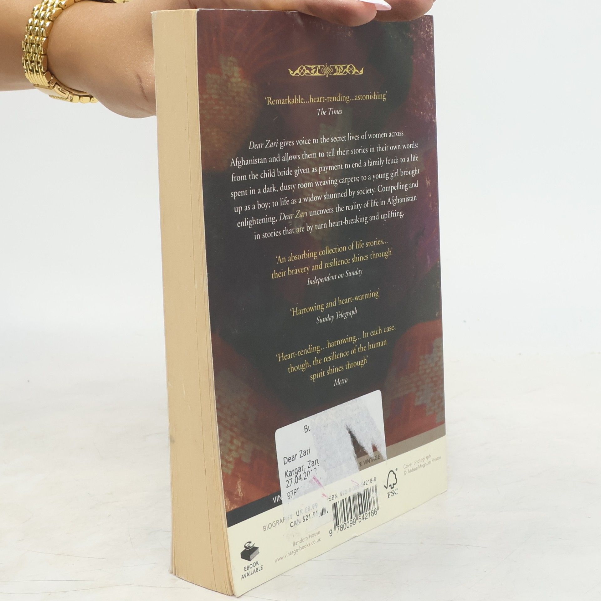 Zarghuna Kargar Dear Zari : hidden stories from women of Afghanistan