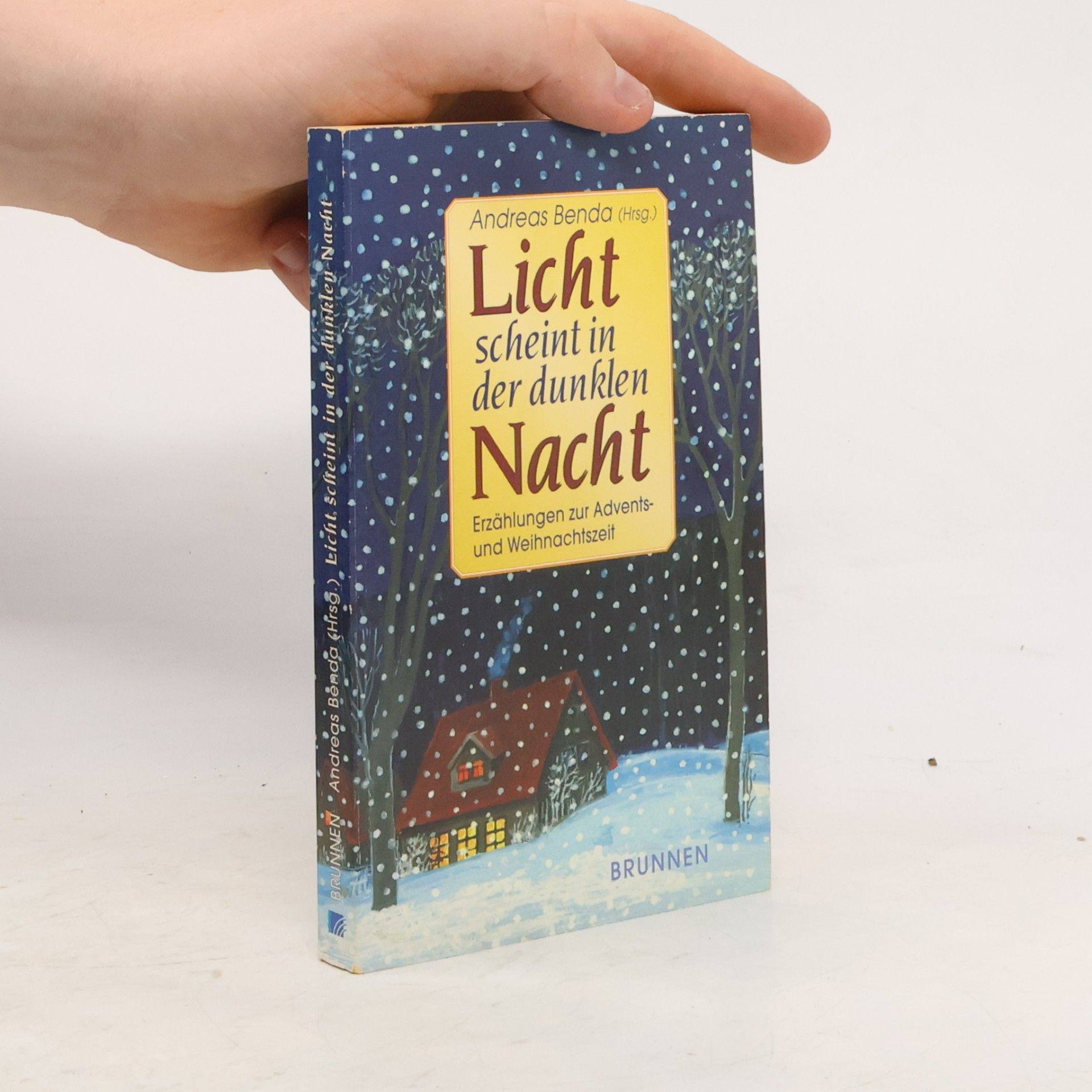 Licht scheint in der dunklen Nacht