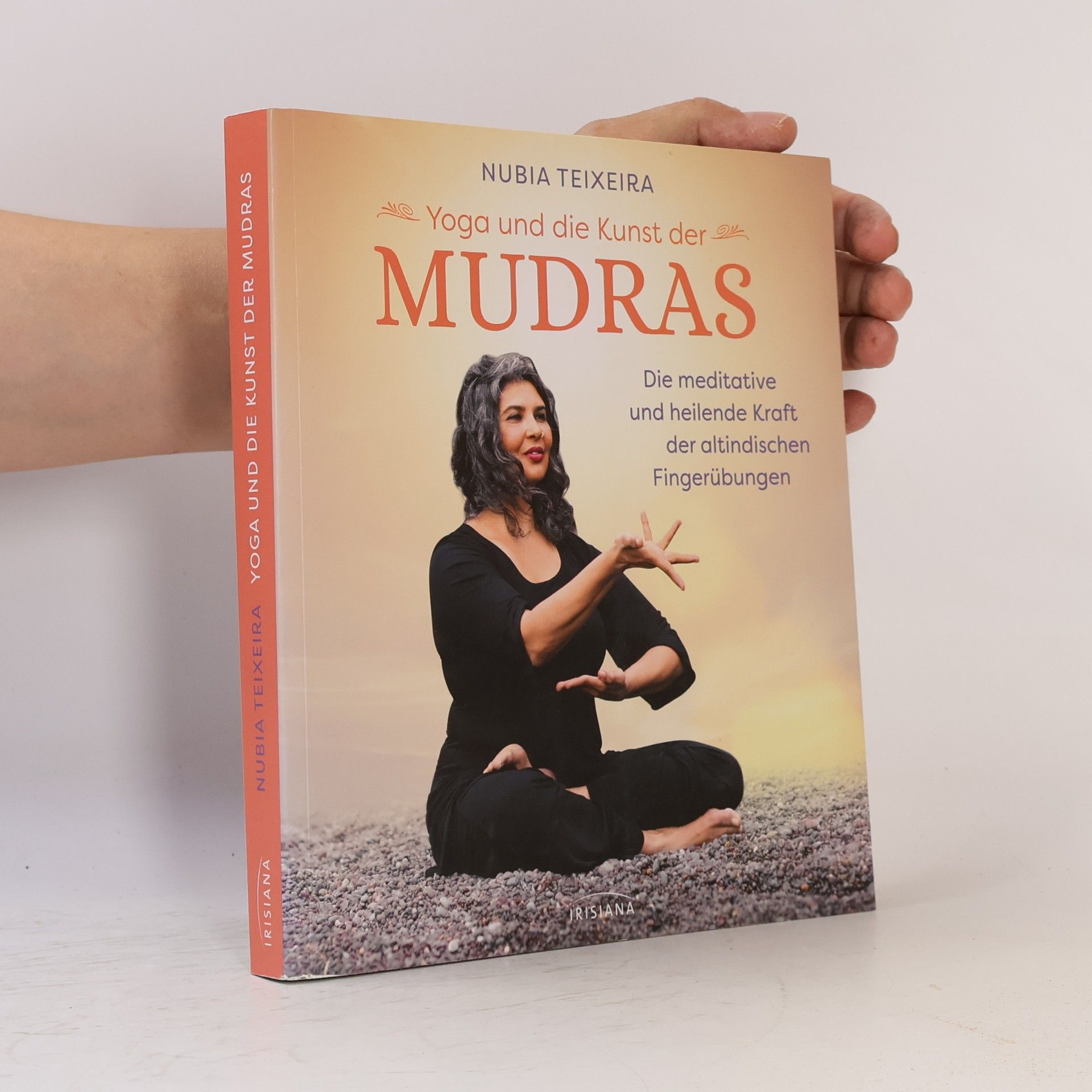 Nubia Teixeira Yoga und die Kunst der Mudras