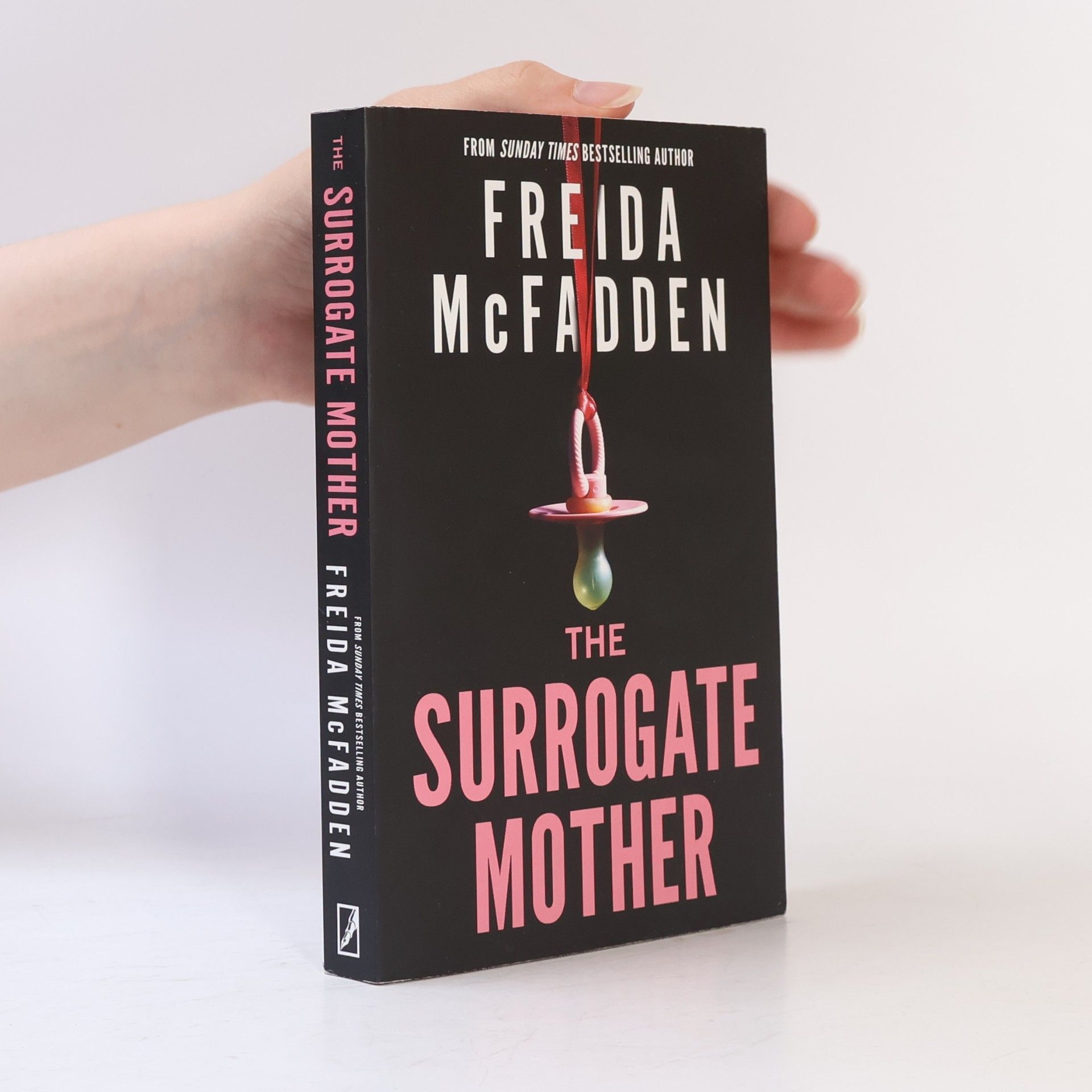Freida McFadden The Surrogate Mother