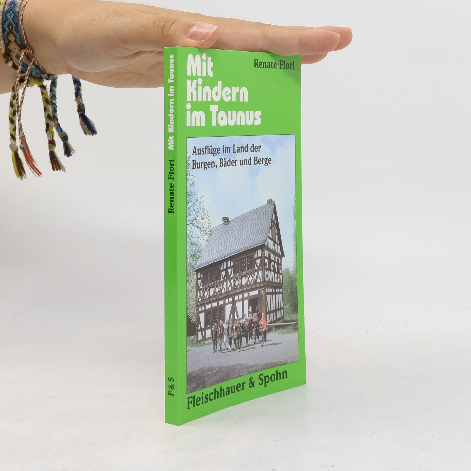 Renate Florl Mit Kindern im Taunus